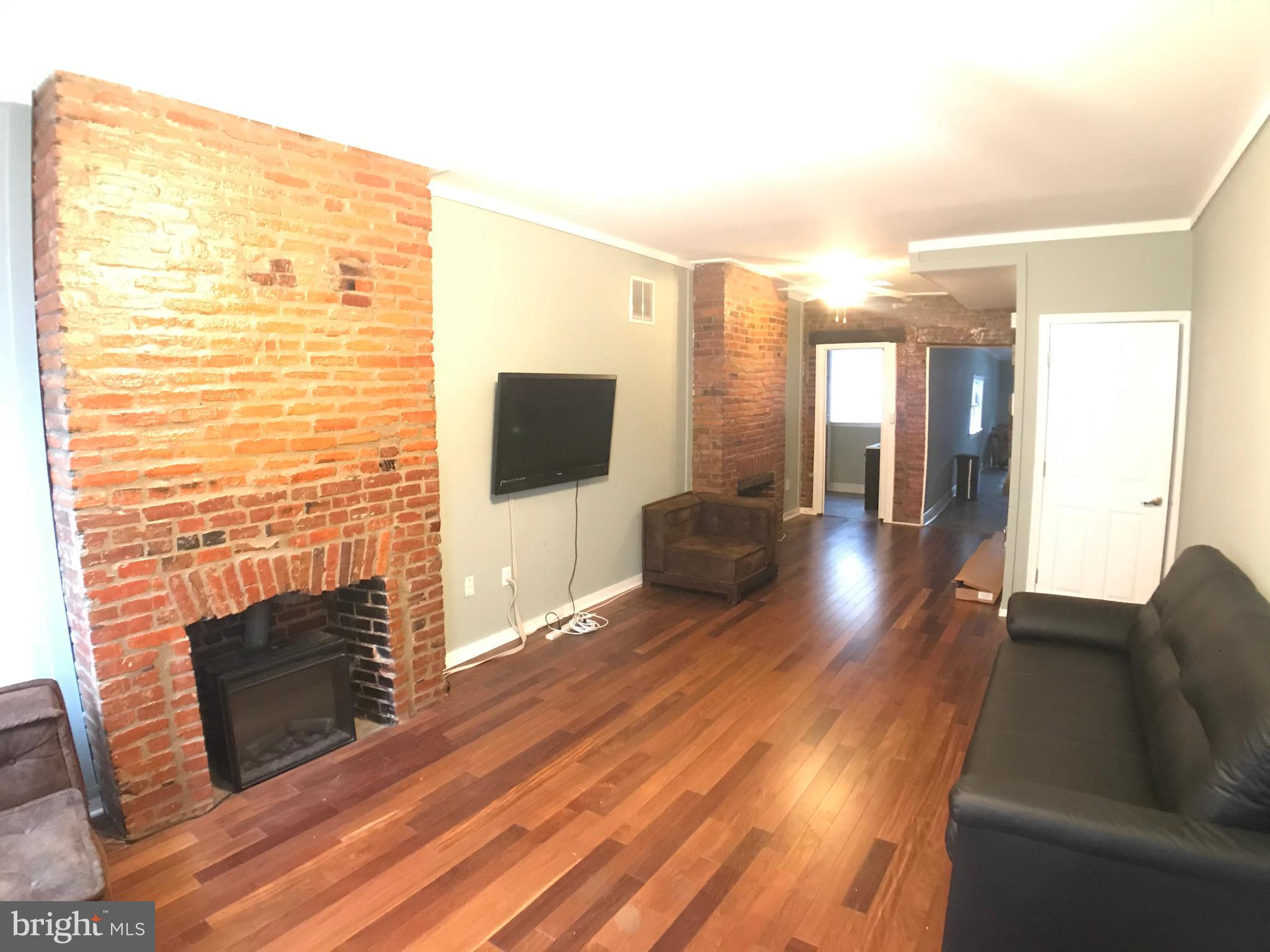 HOLLINS MARKET - Residential Lease