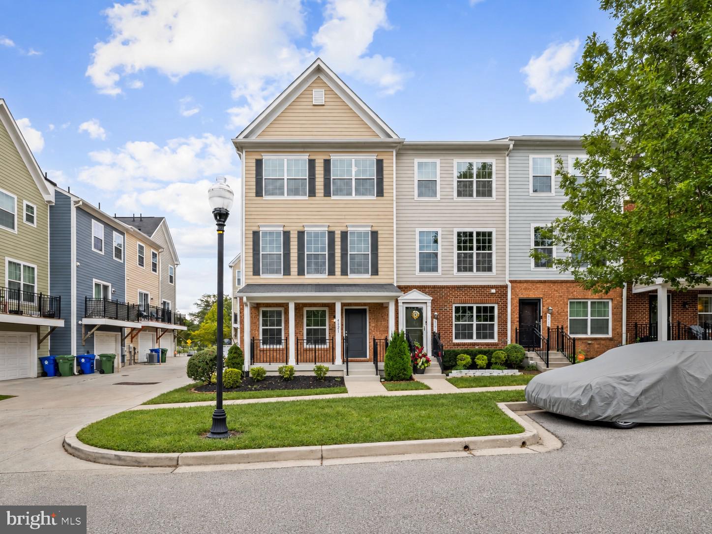 4521 SCARLET OAK LANE