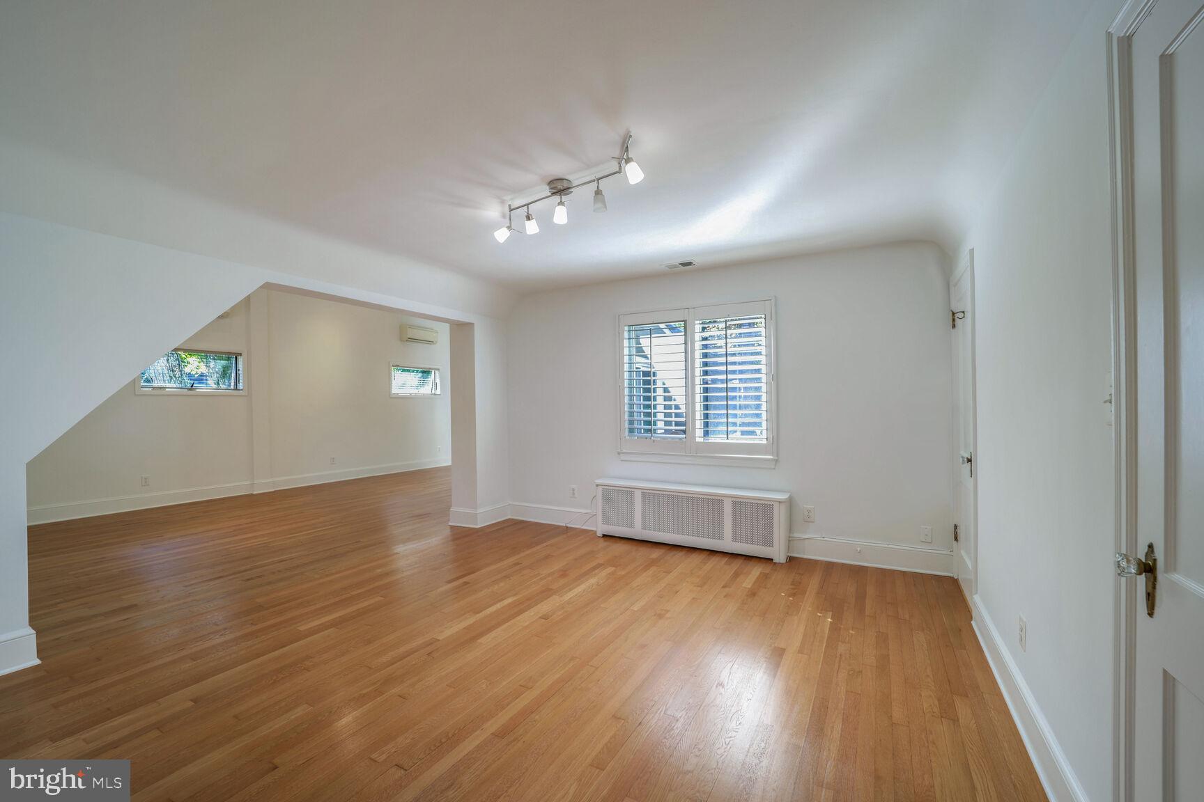 SOUTH WOODSIDE PARK - Residential