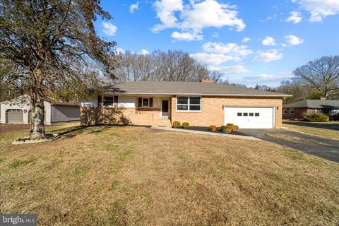 Photo of 292 E Pittsfield Street, PENNSVILLE, NJ 08070 (MLS # NJSA2017686)