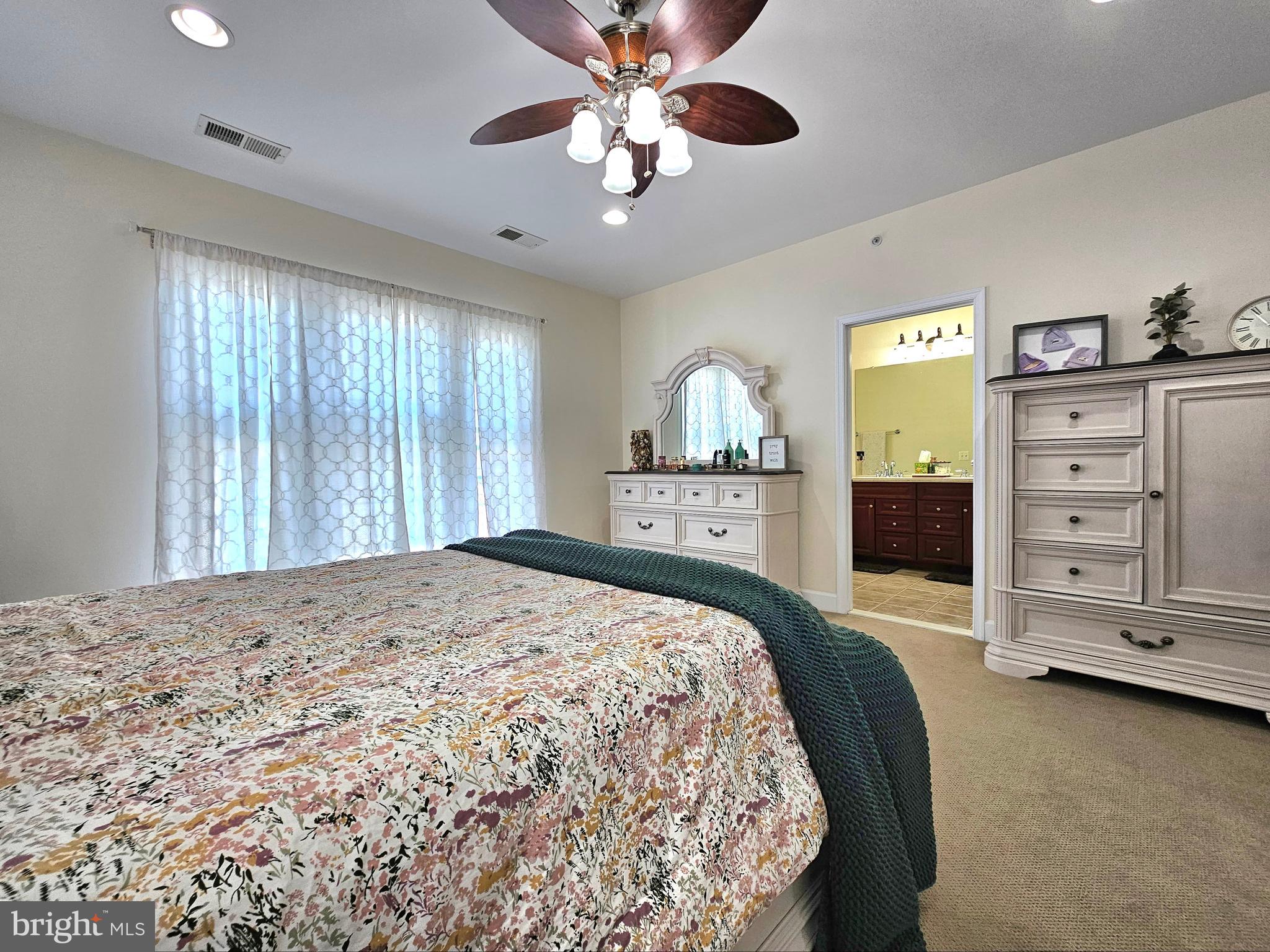 POTOMAC CLUB CONDOMINIUMS - Residential Lease