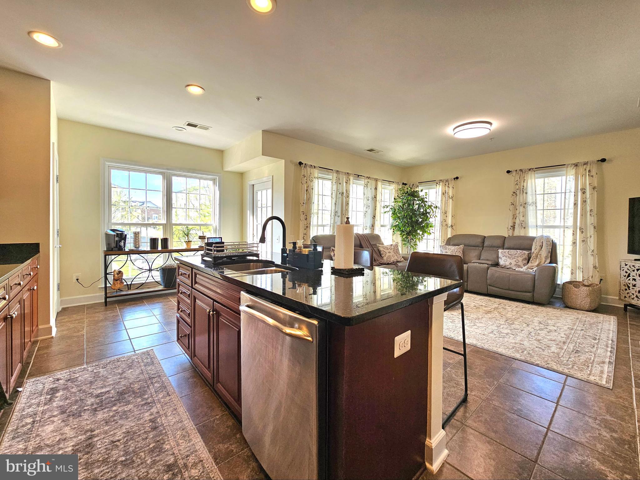 POTOMAC CLUB CONDOMINIUMS - Residential Lease