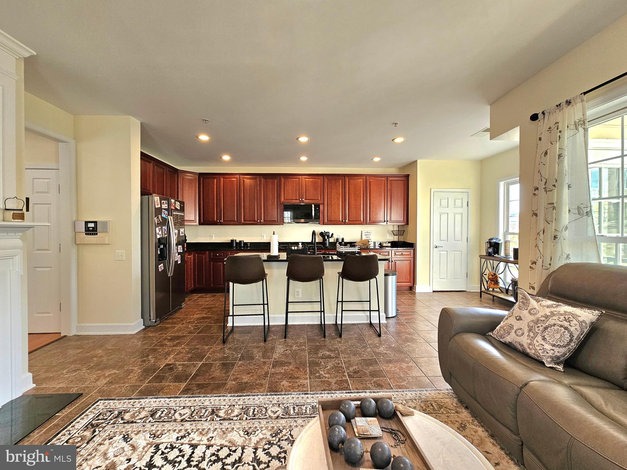 POTOMAC CLUB CONDOMINIUMS - Residential Lease