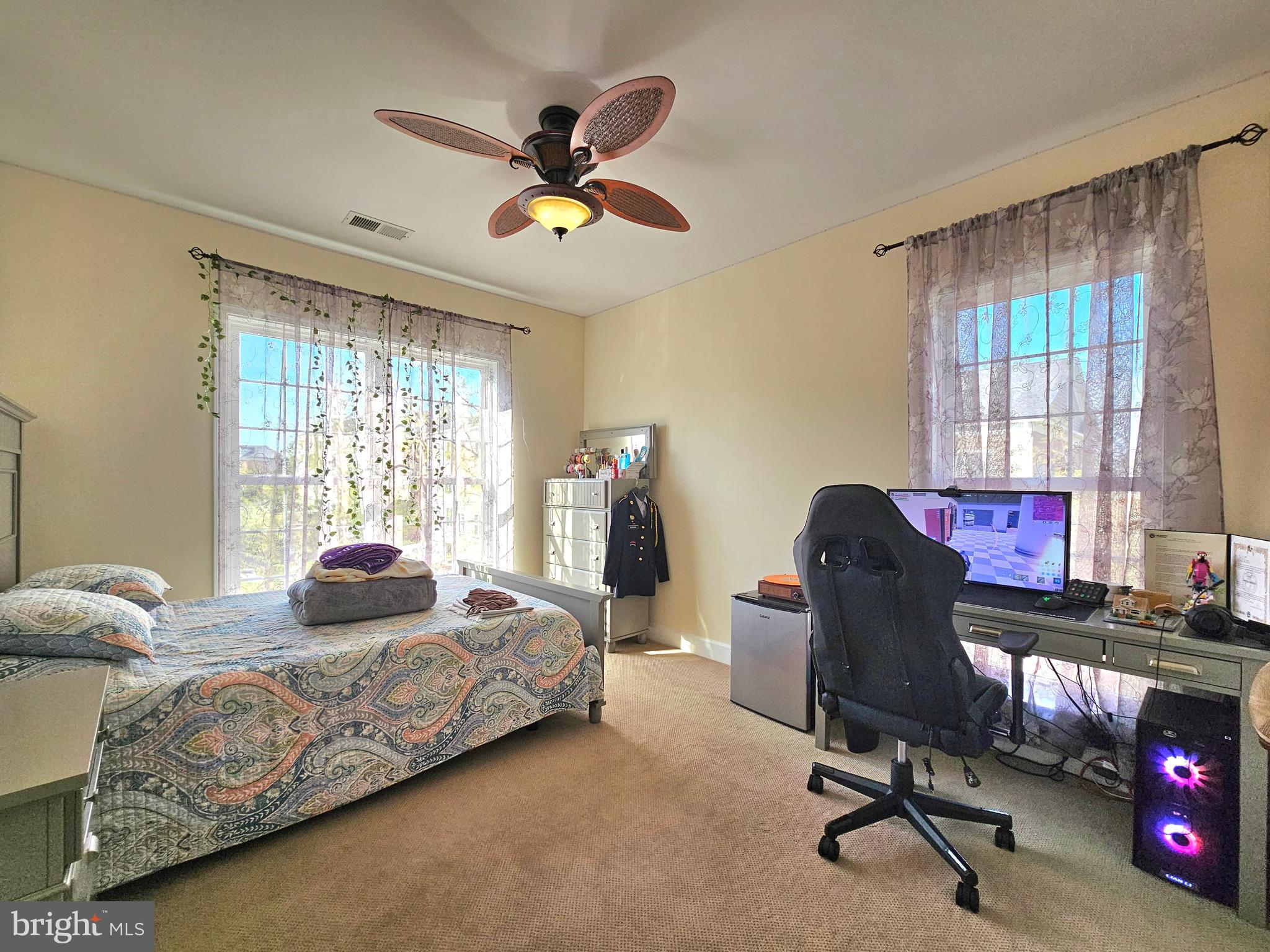 POTOMAC CLUB CONDOMINIUMS - Residential Lease