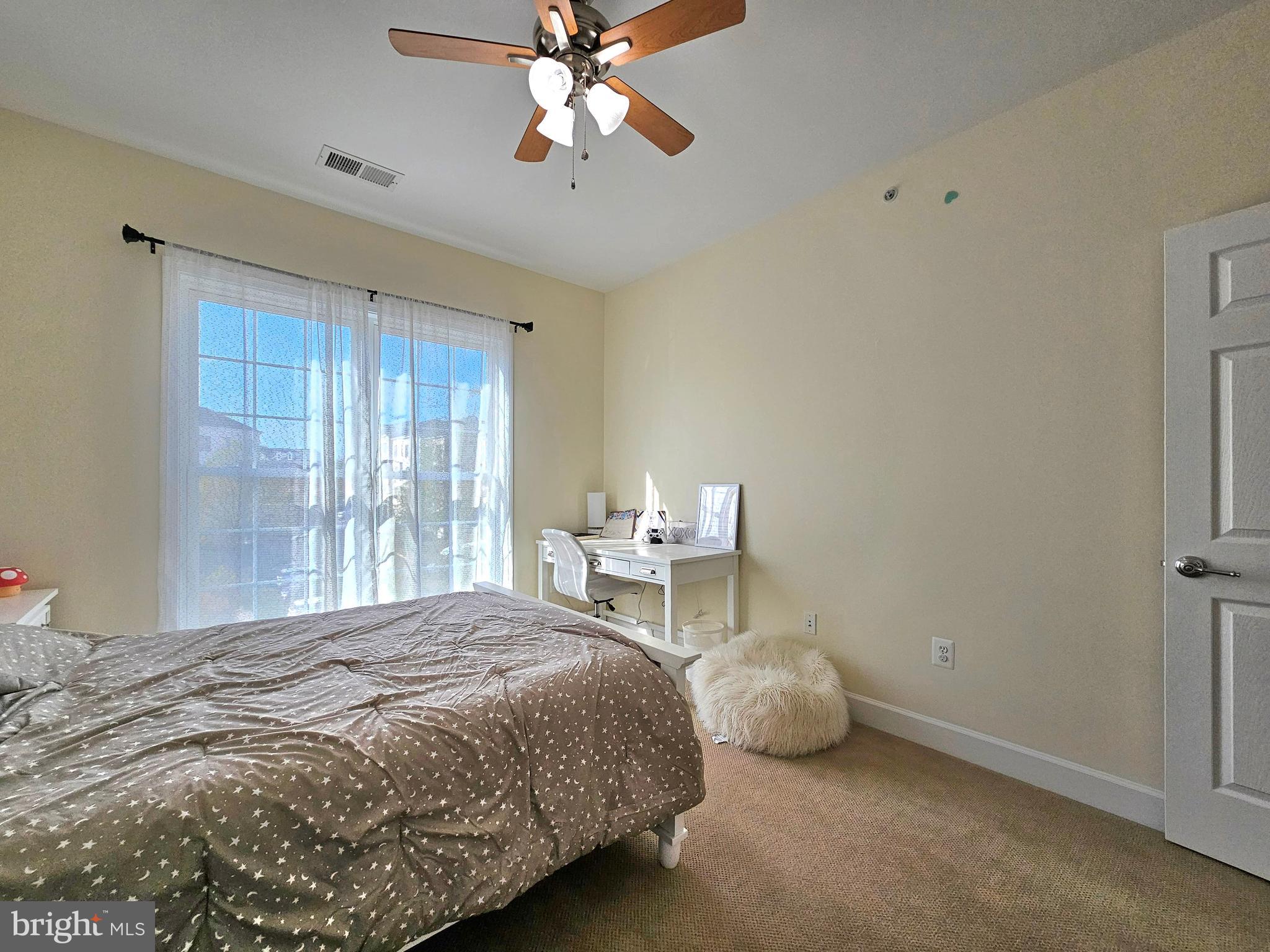 POTOMAC CLUB CONDOMINIUMS - Residential Lease