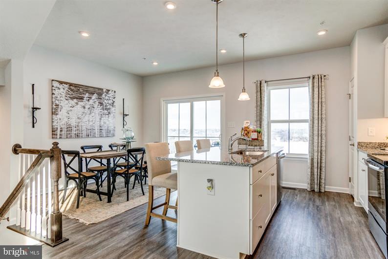 LAKE LINGANORE - Residential