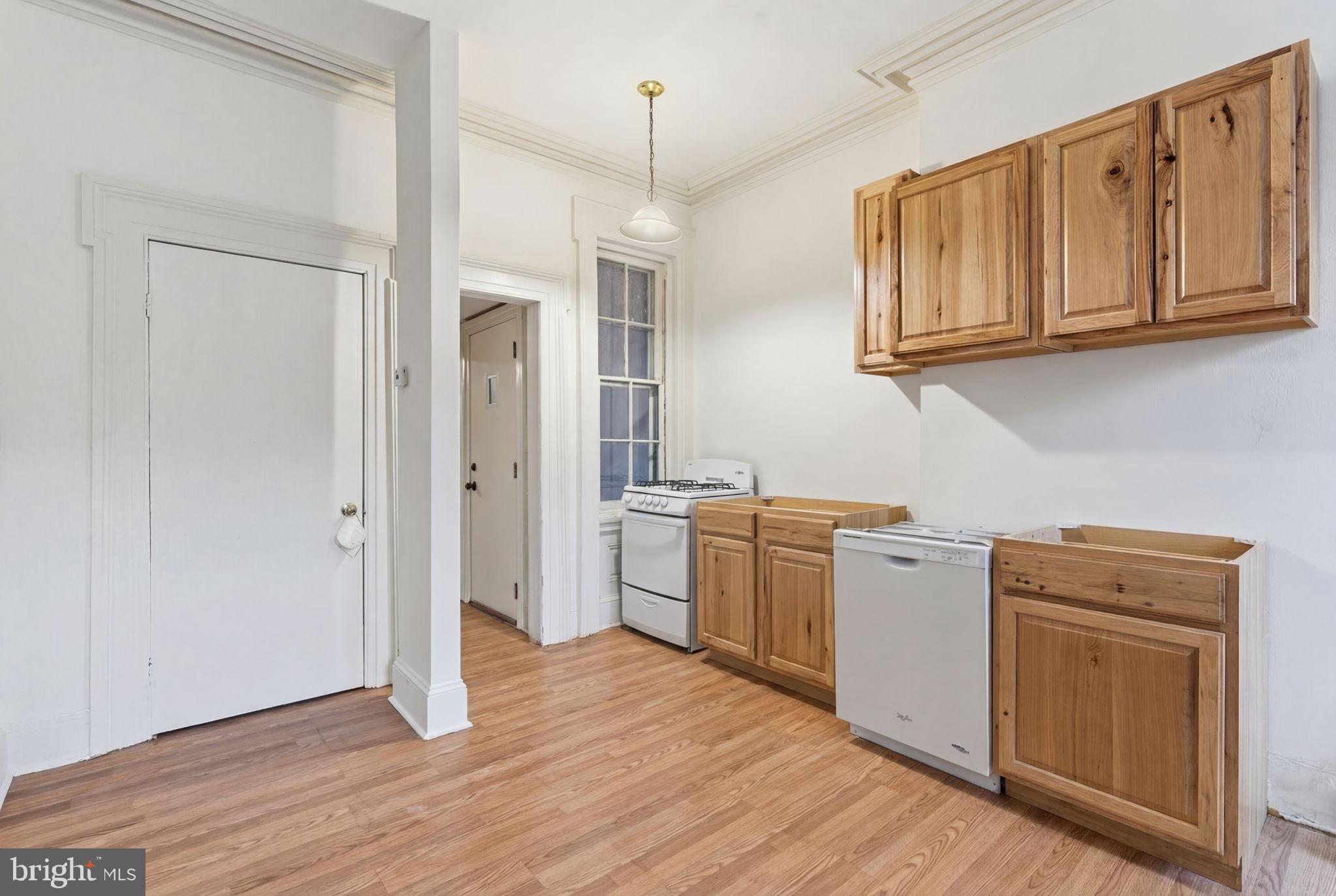 CENTER CITY - Residential Income