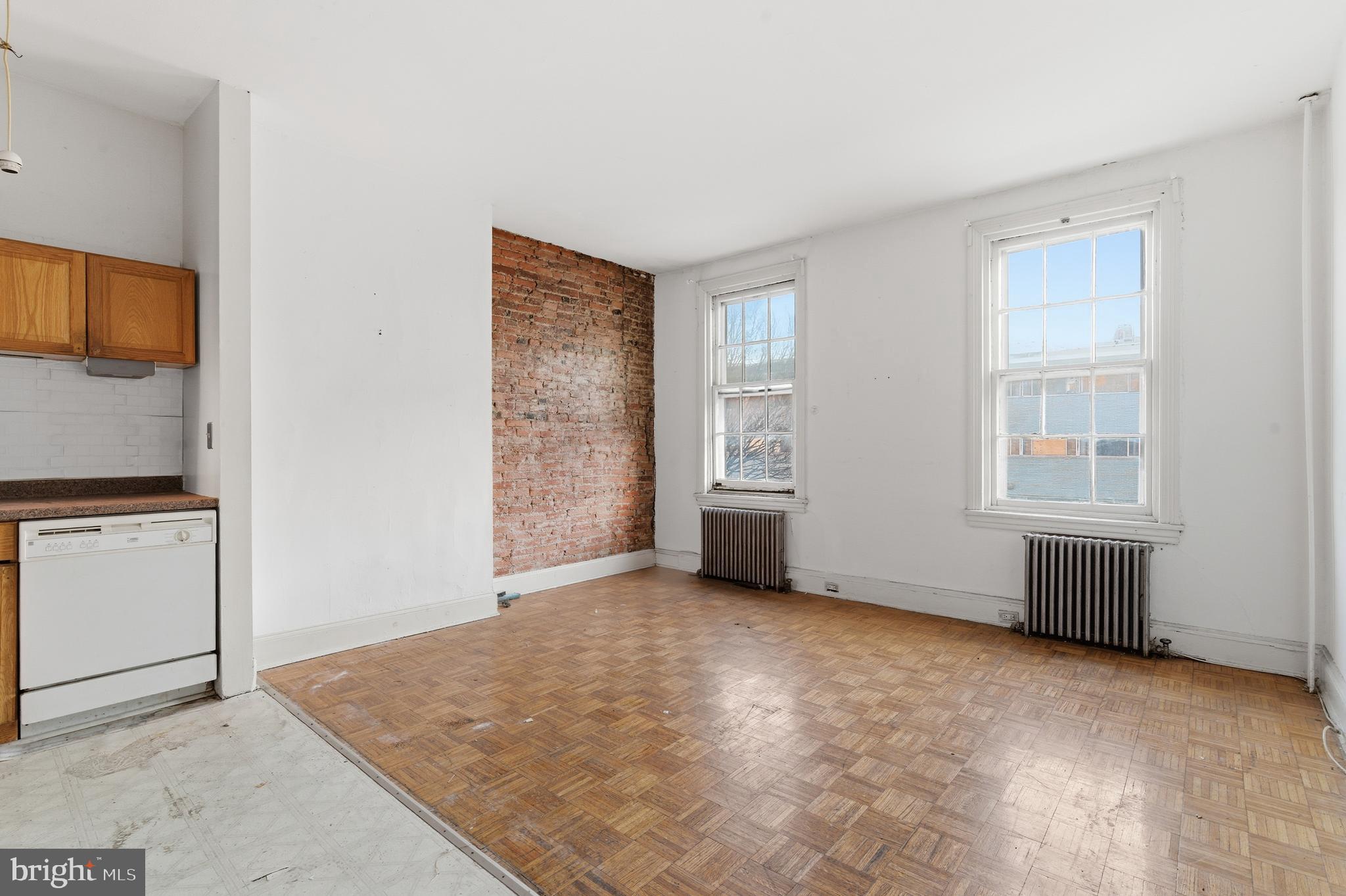 CENTER CITY - Residential Income