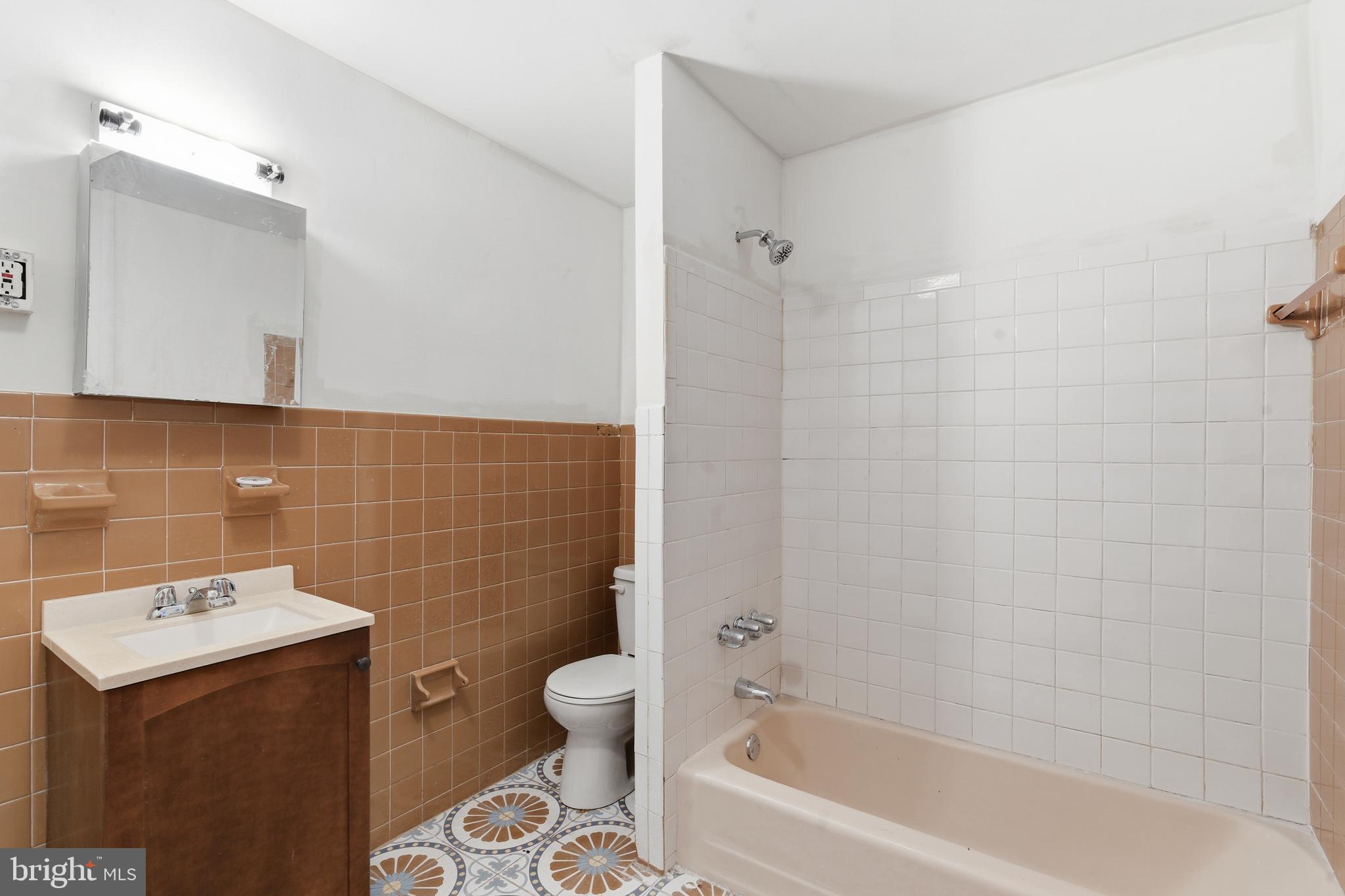 CENTER CITY - Residential Income