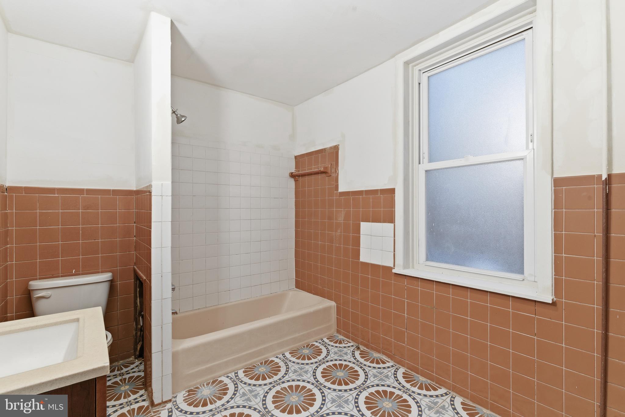 CENTER CITY - Residential Income