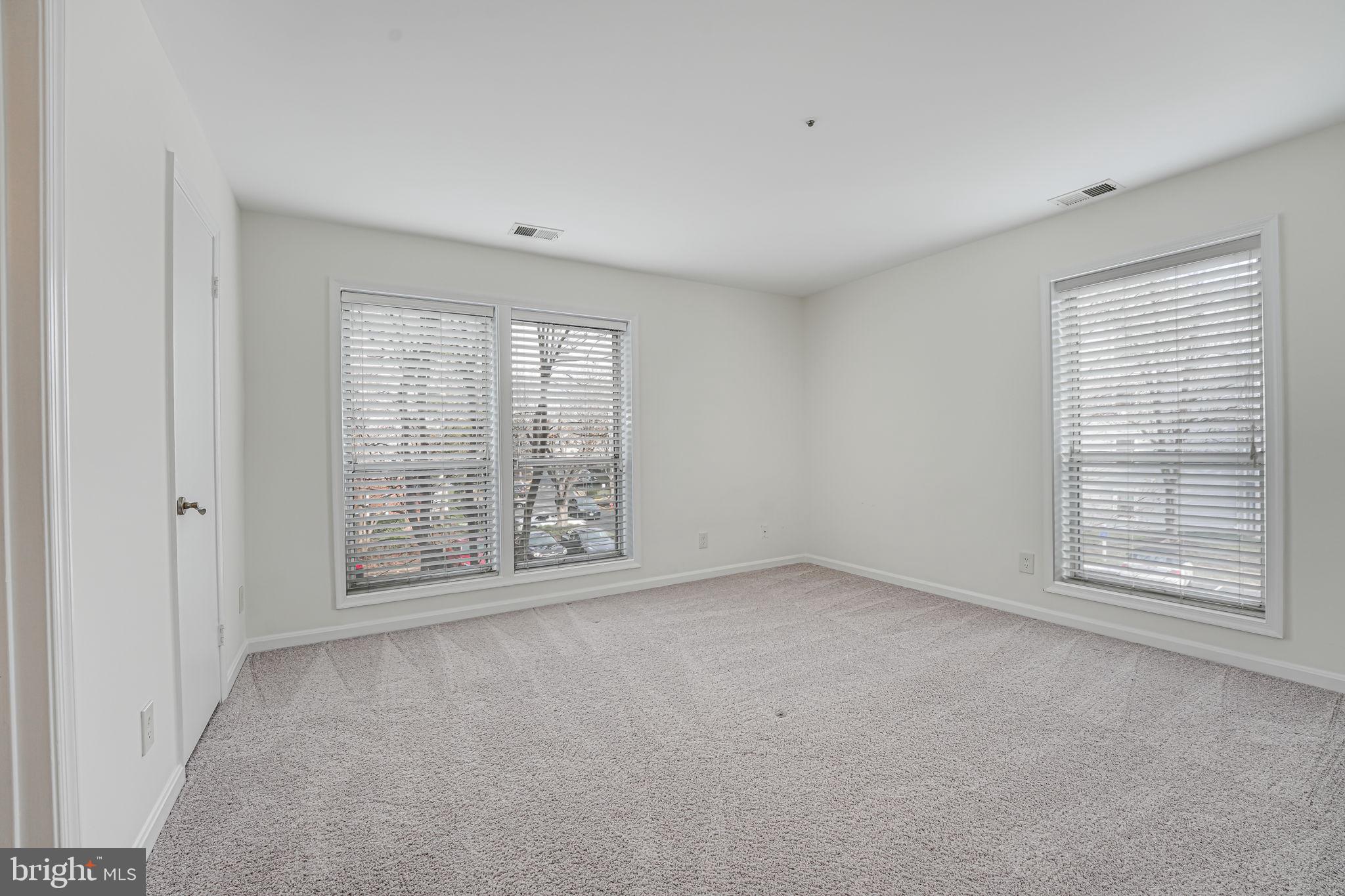 FOUR WINDS AT OAKTON - Residential Lease