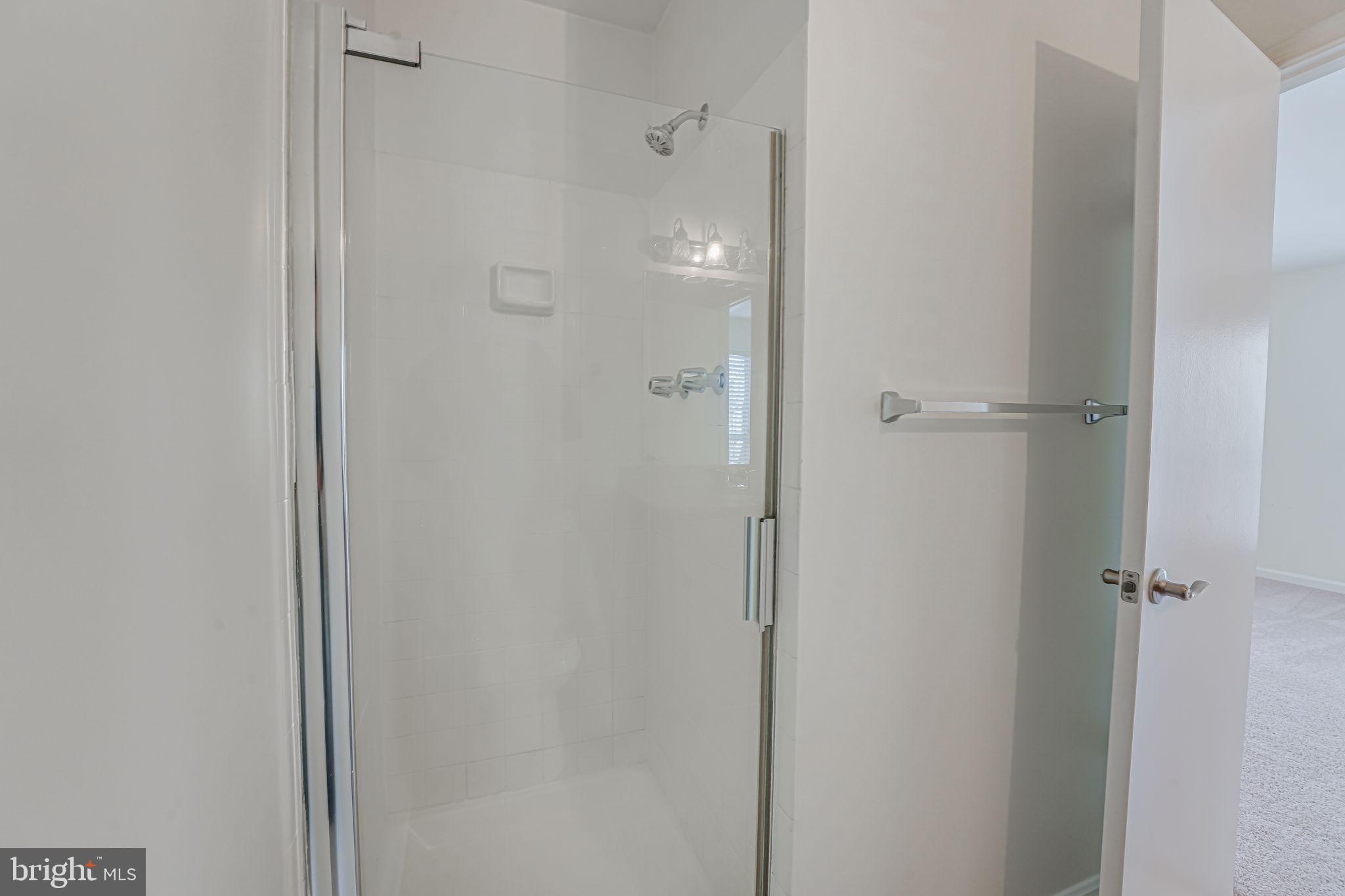 FOUR WINDS AT OAKTON - Residential Lease