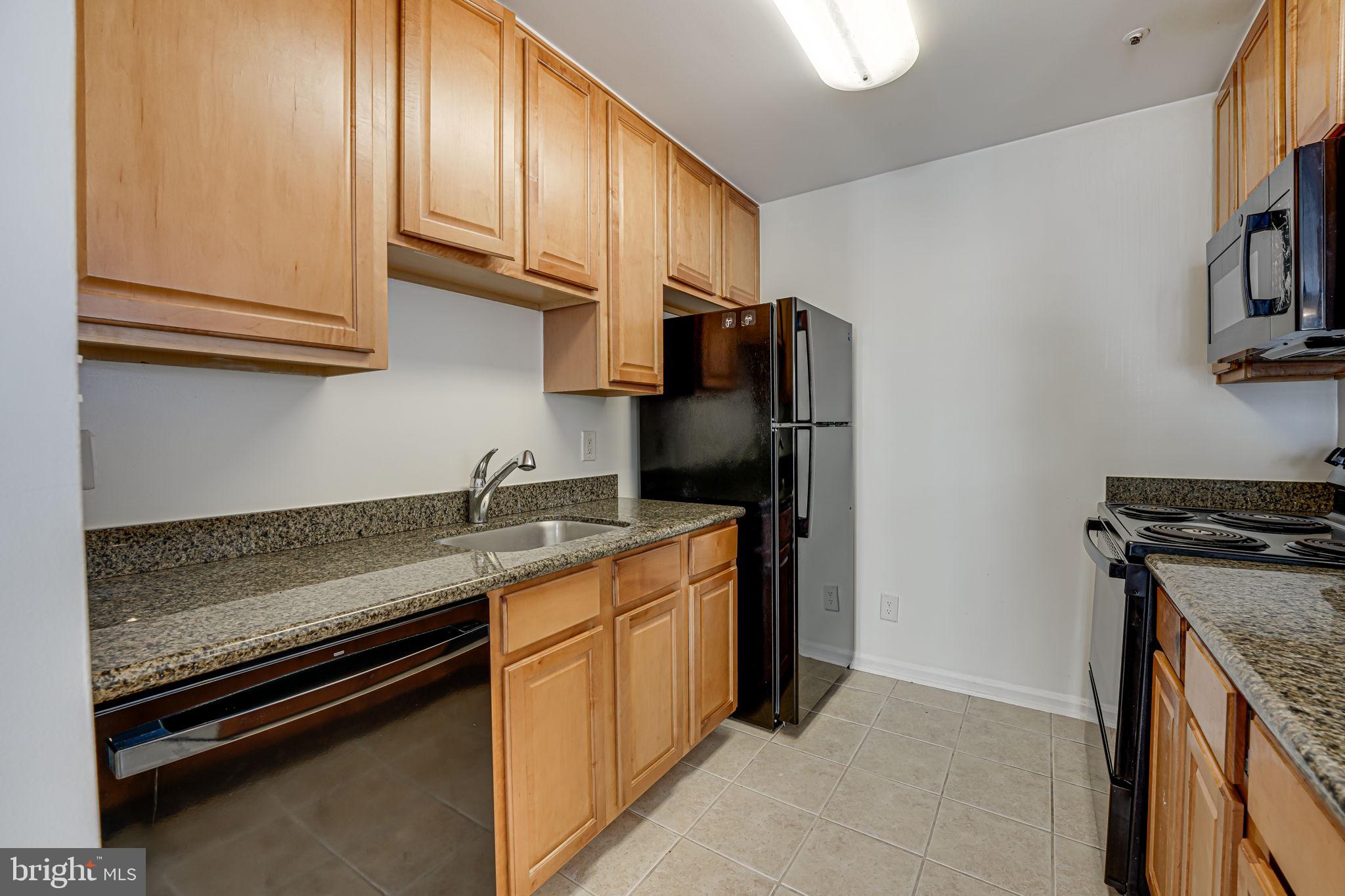 FOUR WINDS AT OAKTON - Residential Lease