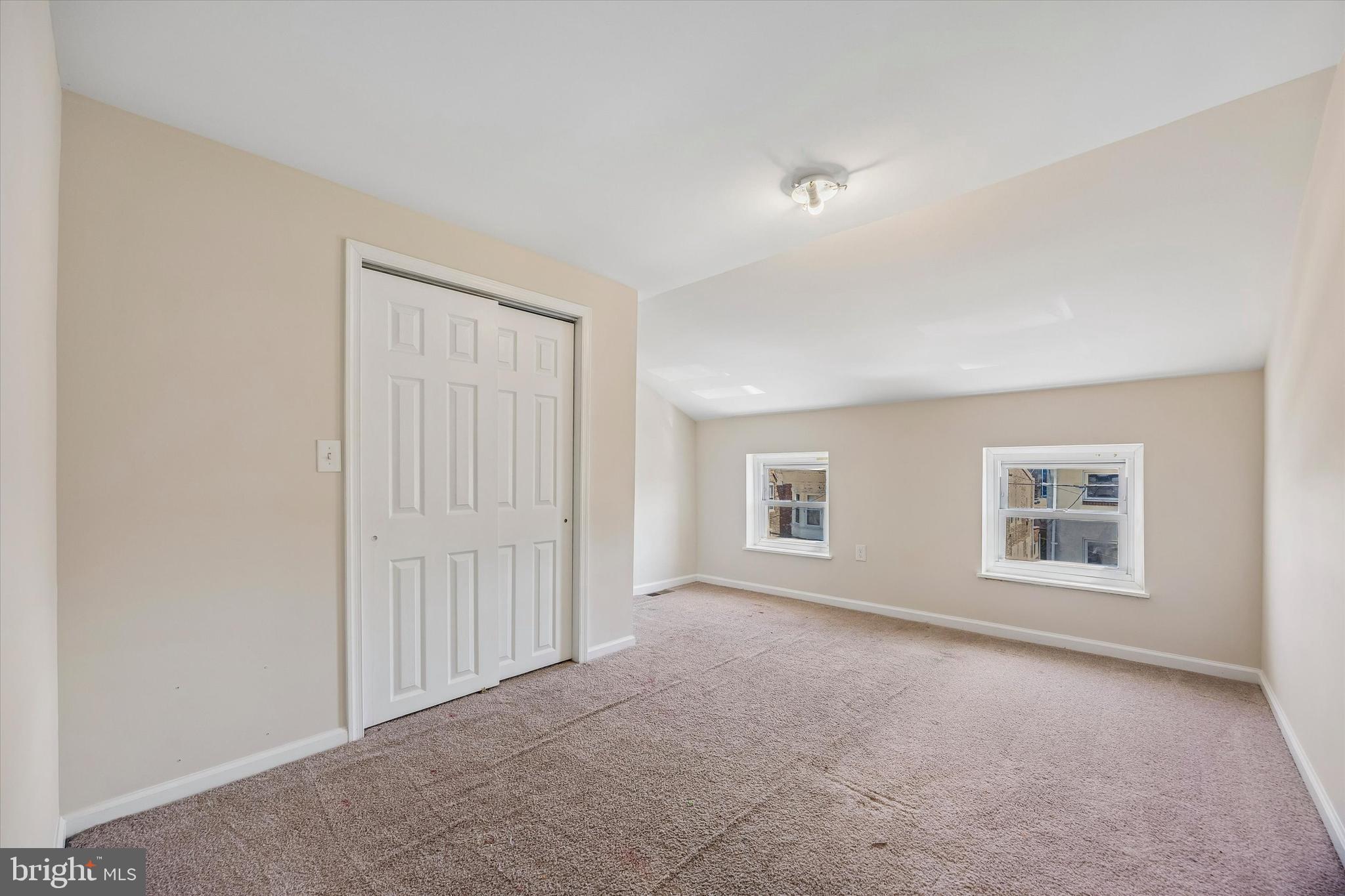 ROXBOROUGH - Residential