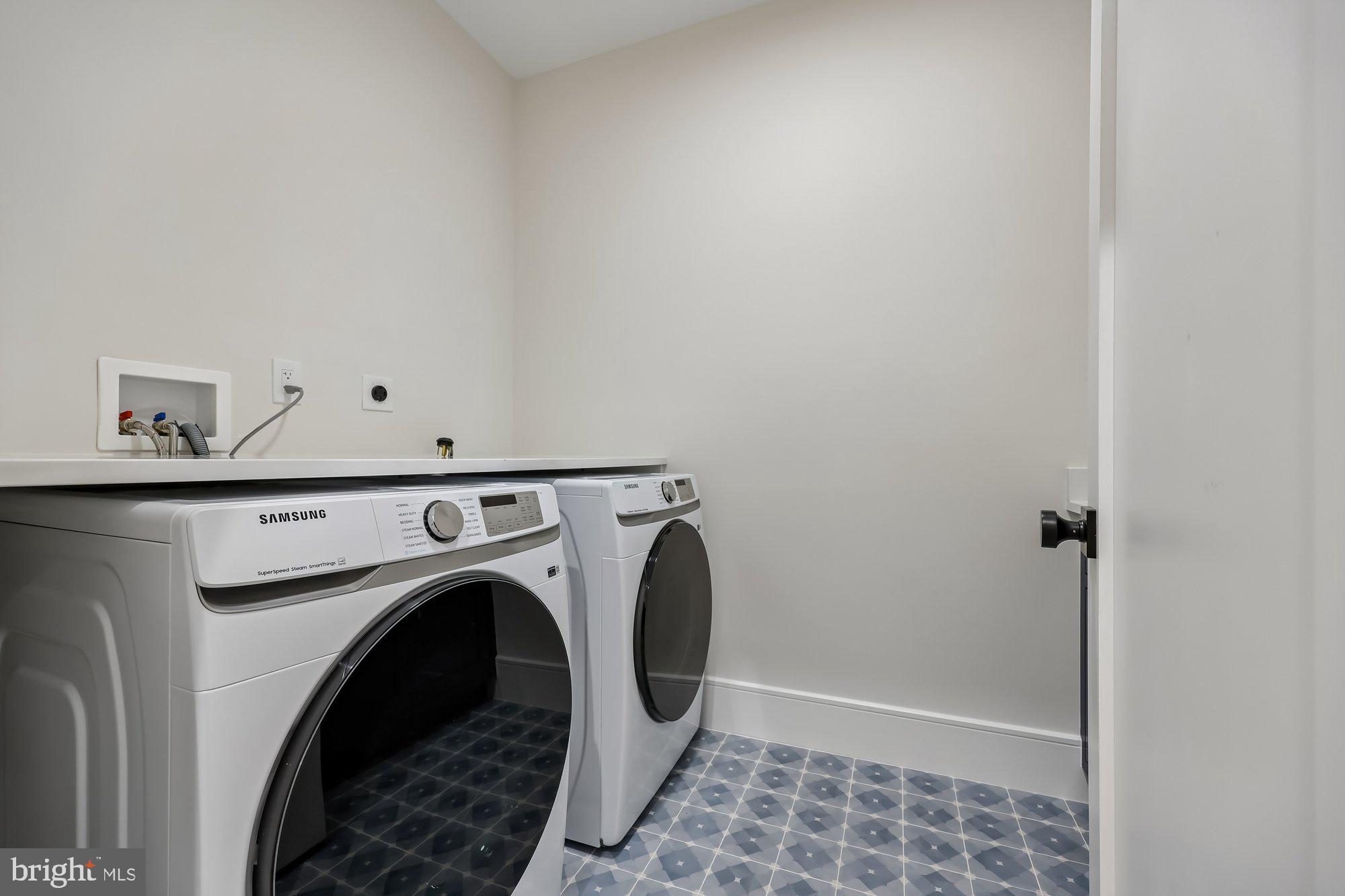 DUNLOP HILLS - Residential