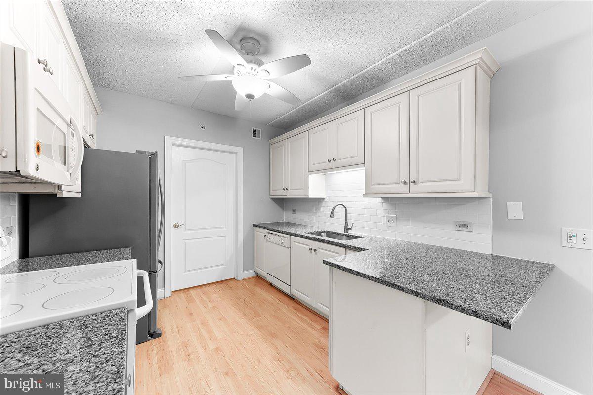 WINDSOR AT GLEN MI - Residential