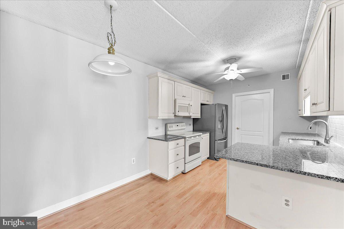 WINDSOR AT GLEN MI - Residential