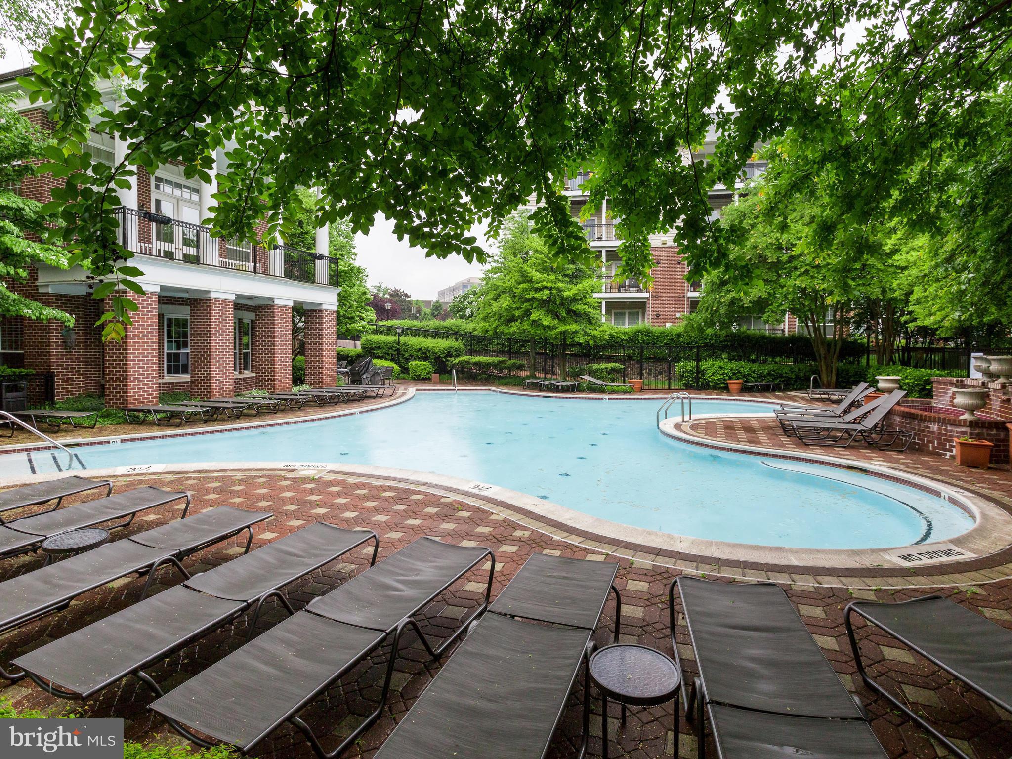 GATES OF MCLEAN - Residential