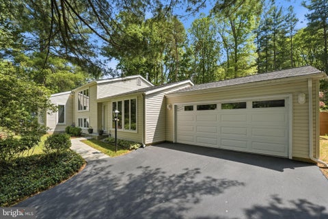 Photo of 10929 Howland Drive, RESTON, VA 20191 (MLS # VAFX2344178)