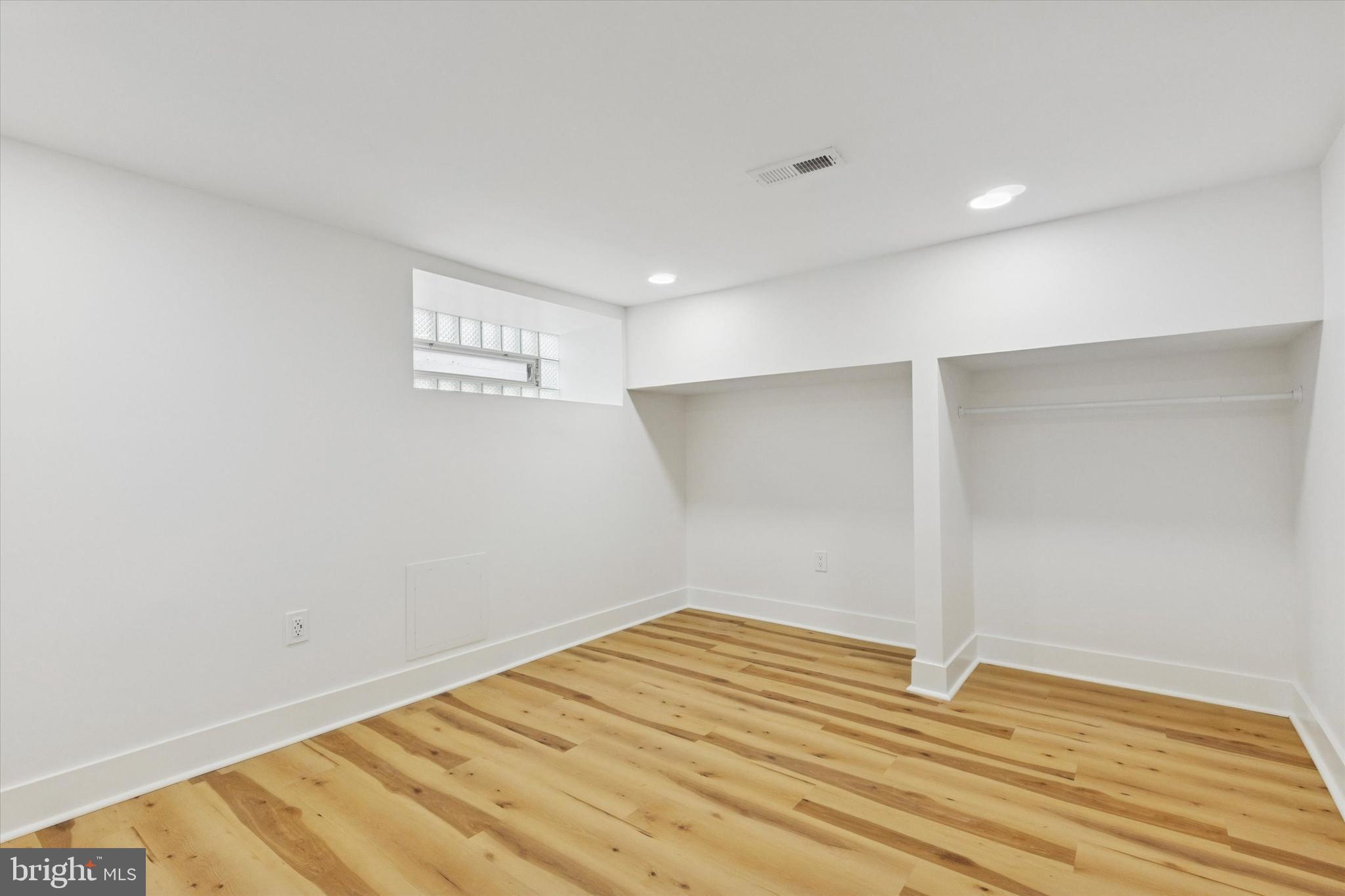 WEST OAK LANE - Residential