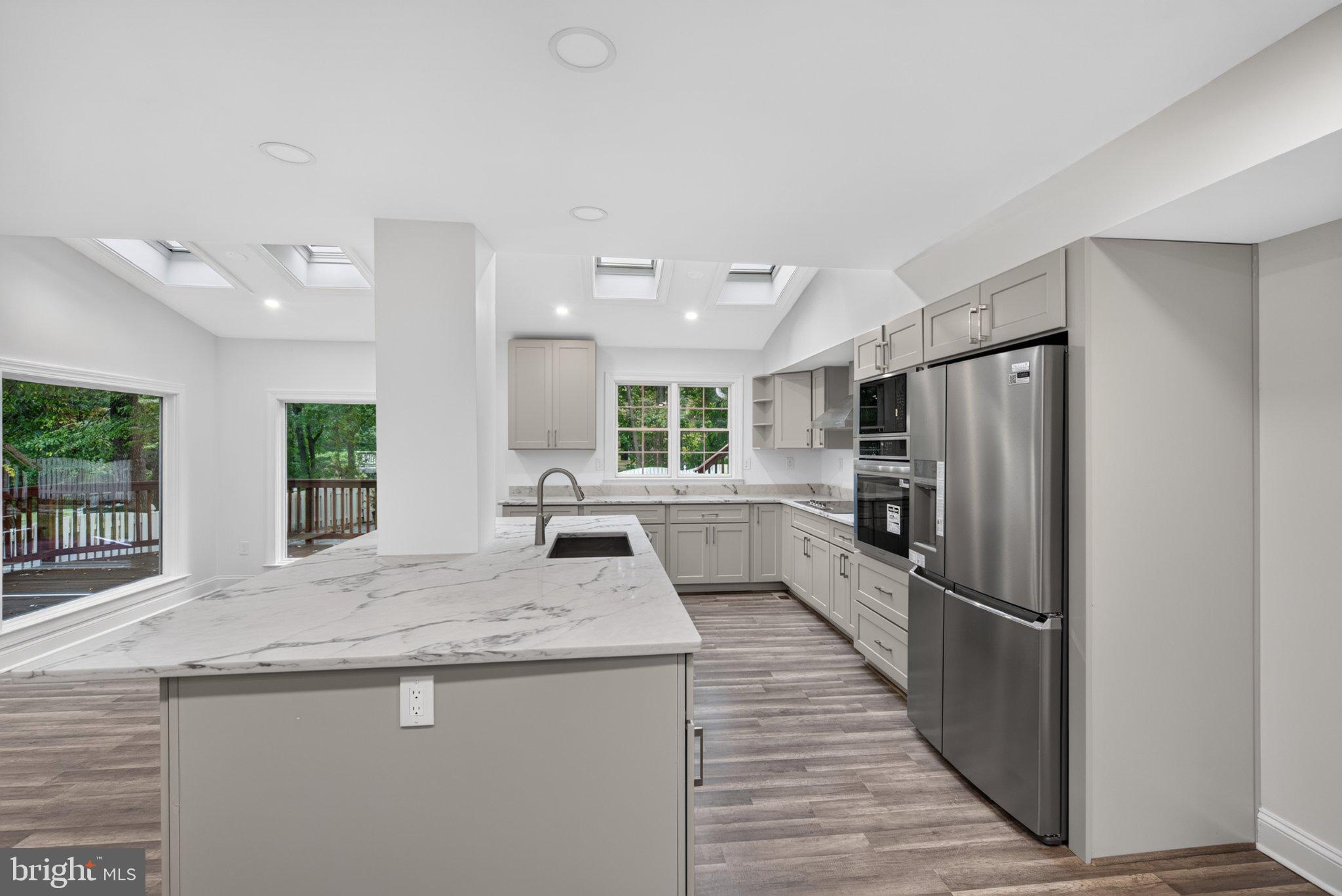 7 FOXHALL CIRCLE
