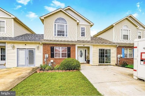 Photo of 28 Paxton Lane, BEAR, DE 19701 (MLS # DENC2089294)