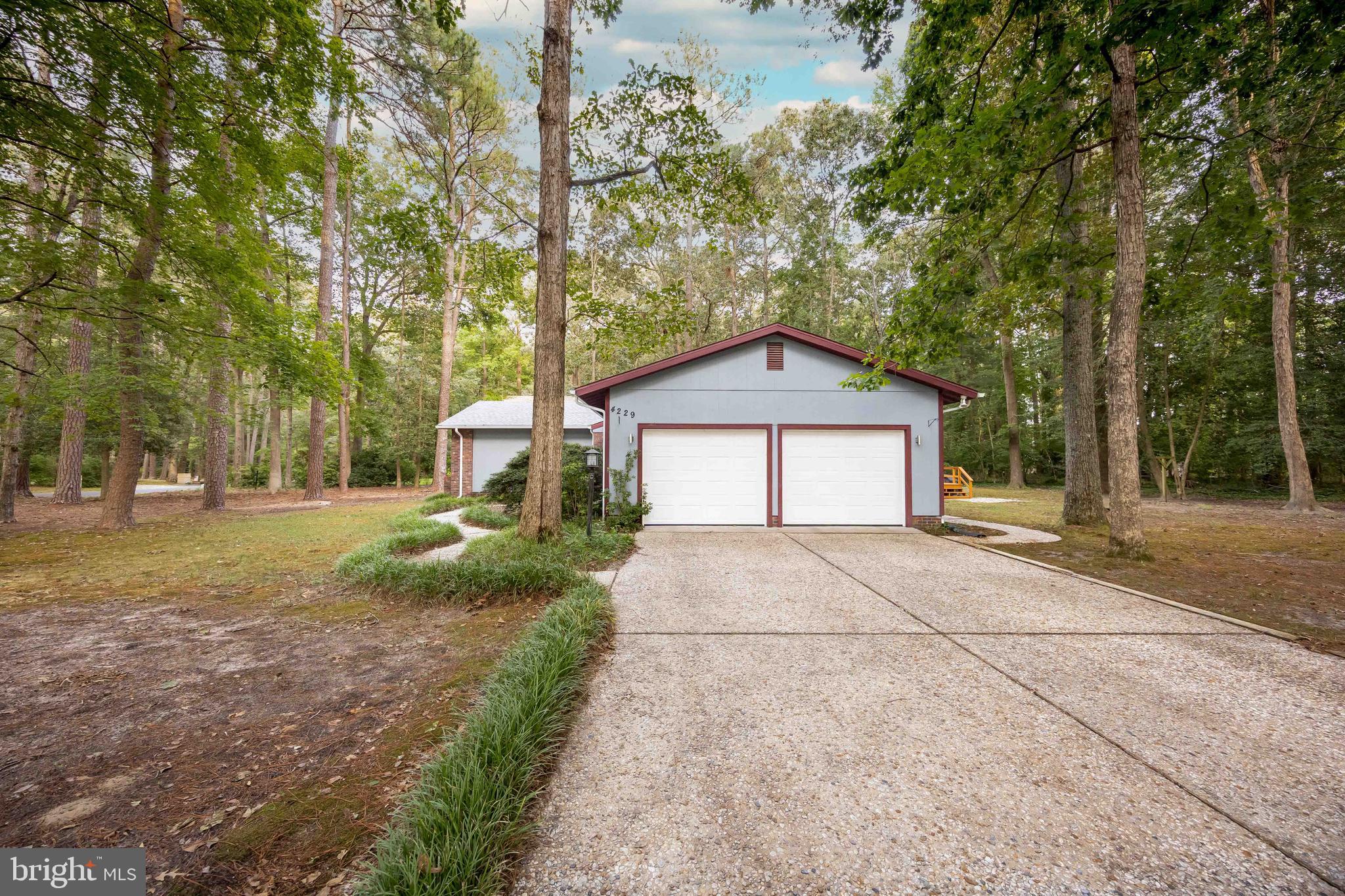 4229 RUSTIC ENTRY