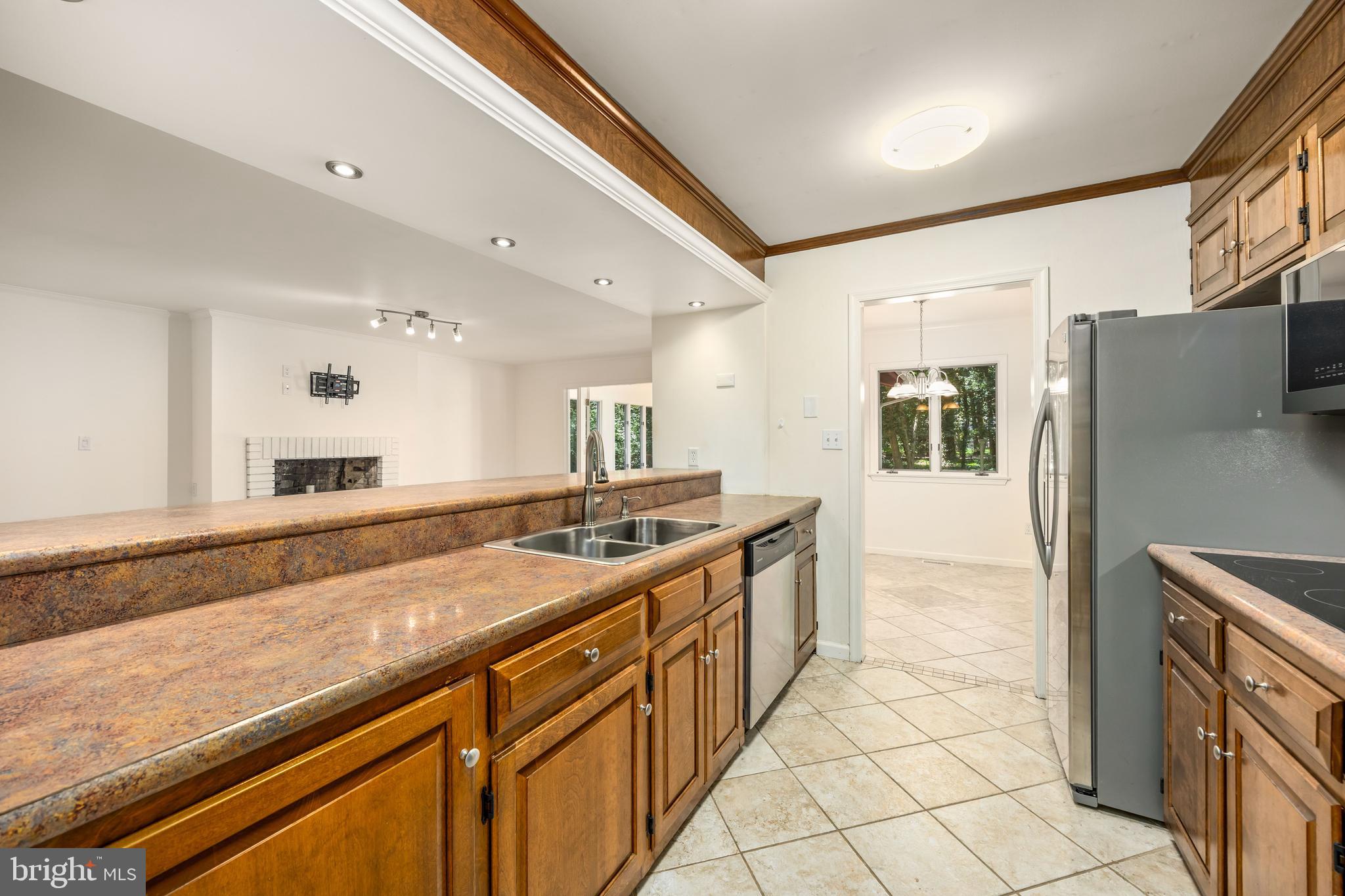 4229 RUSTIC ENTRY