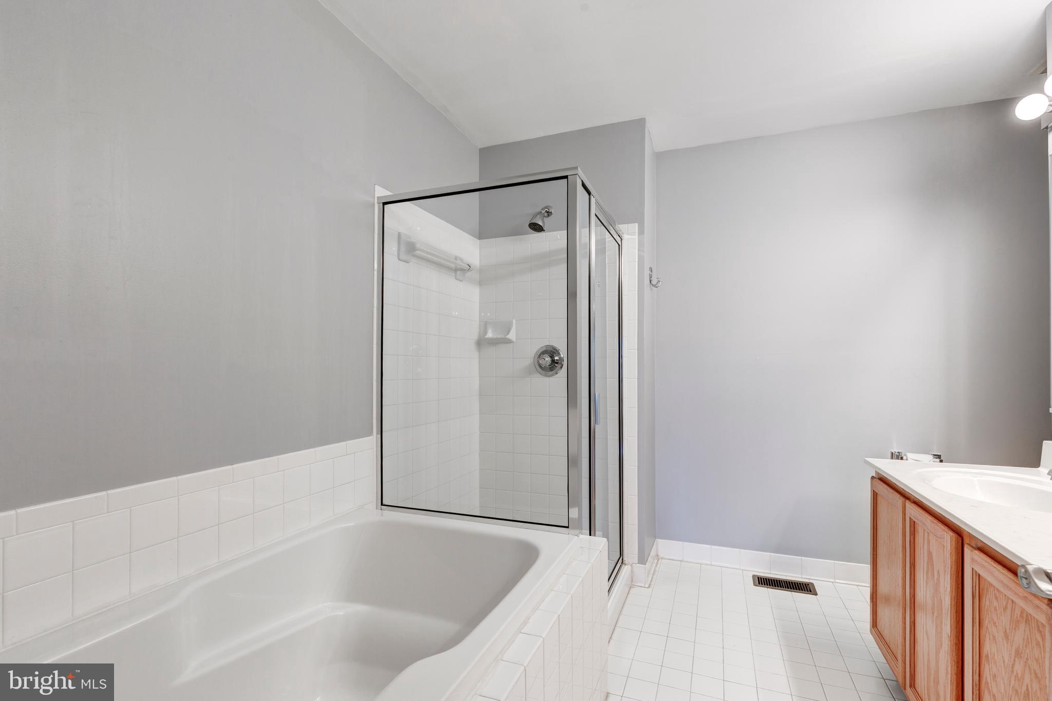 SEVEN OAKS - Residential