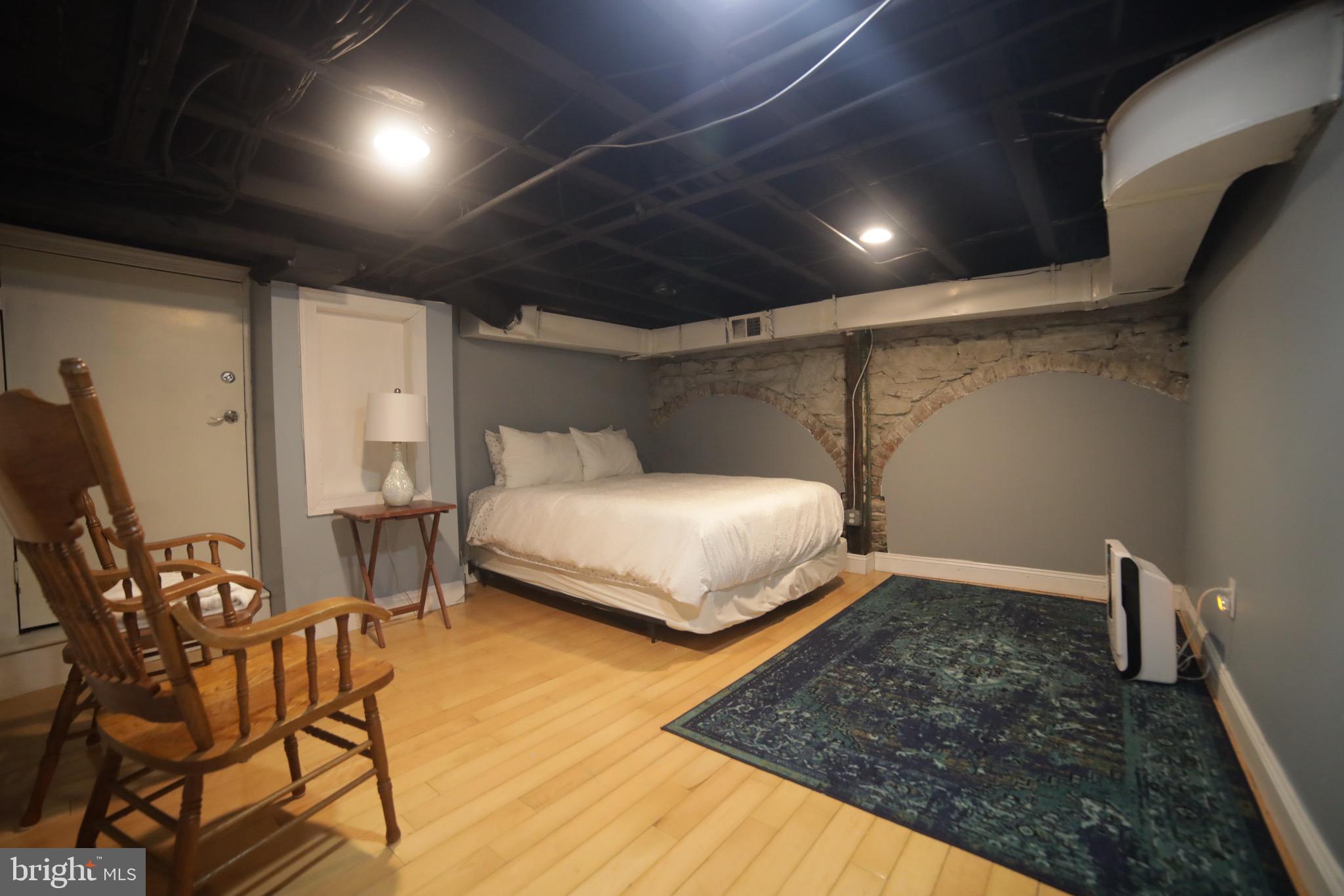 POPLAR - Residential Lease