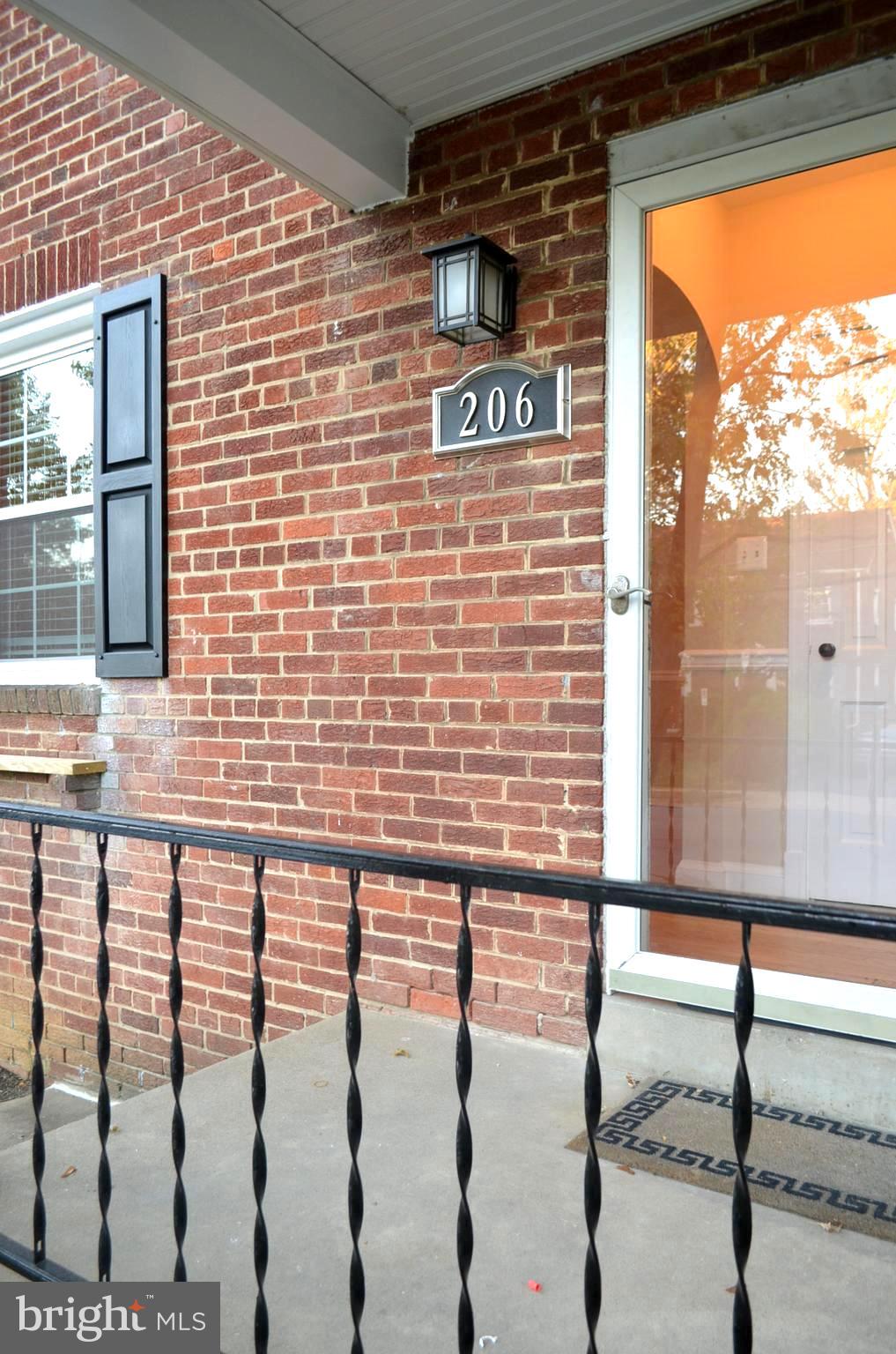 206 S COURTHOUSE ROAD