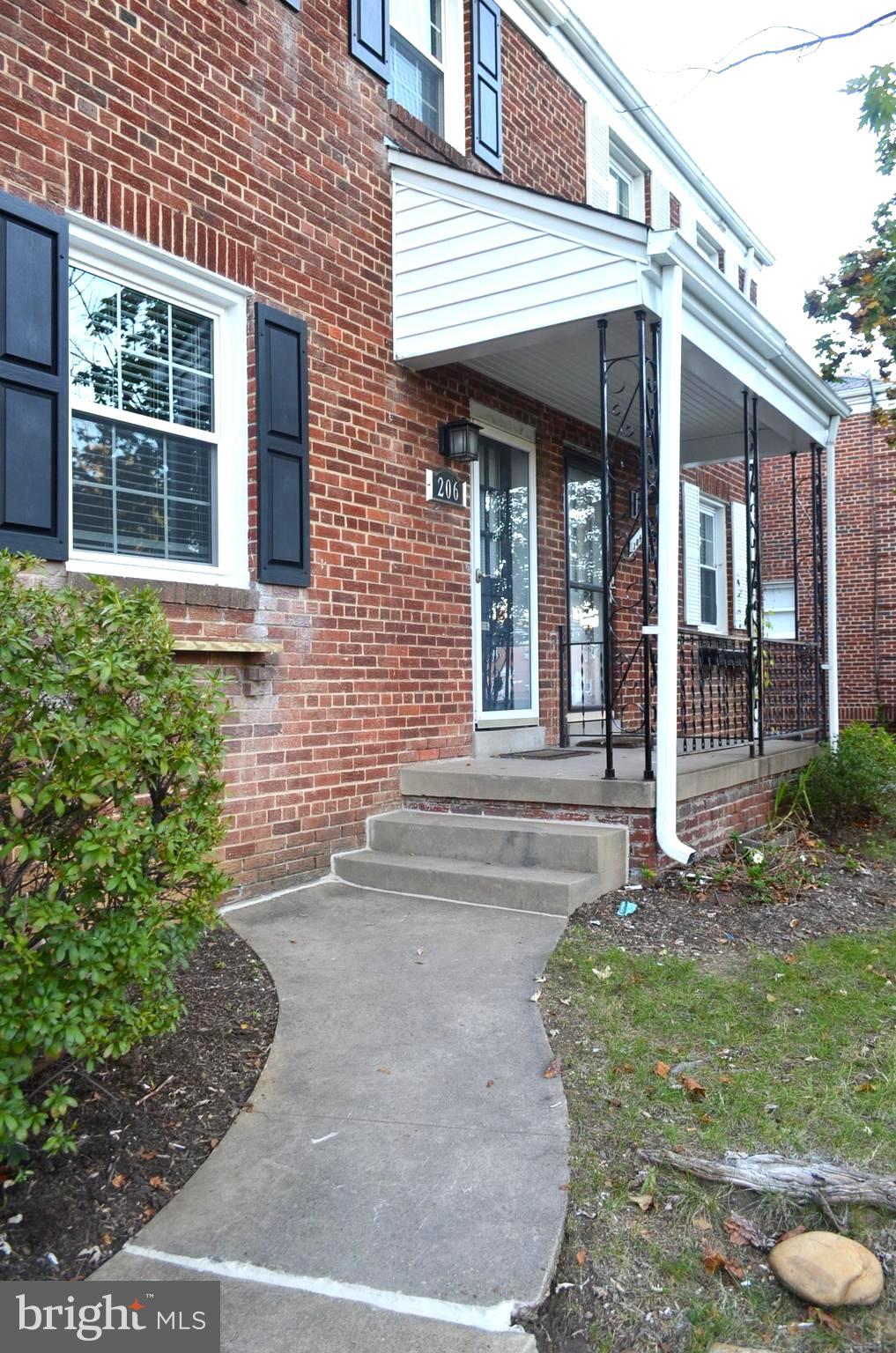 206 S COURTHOUSE ROAD