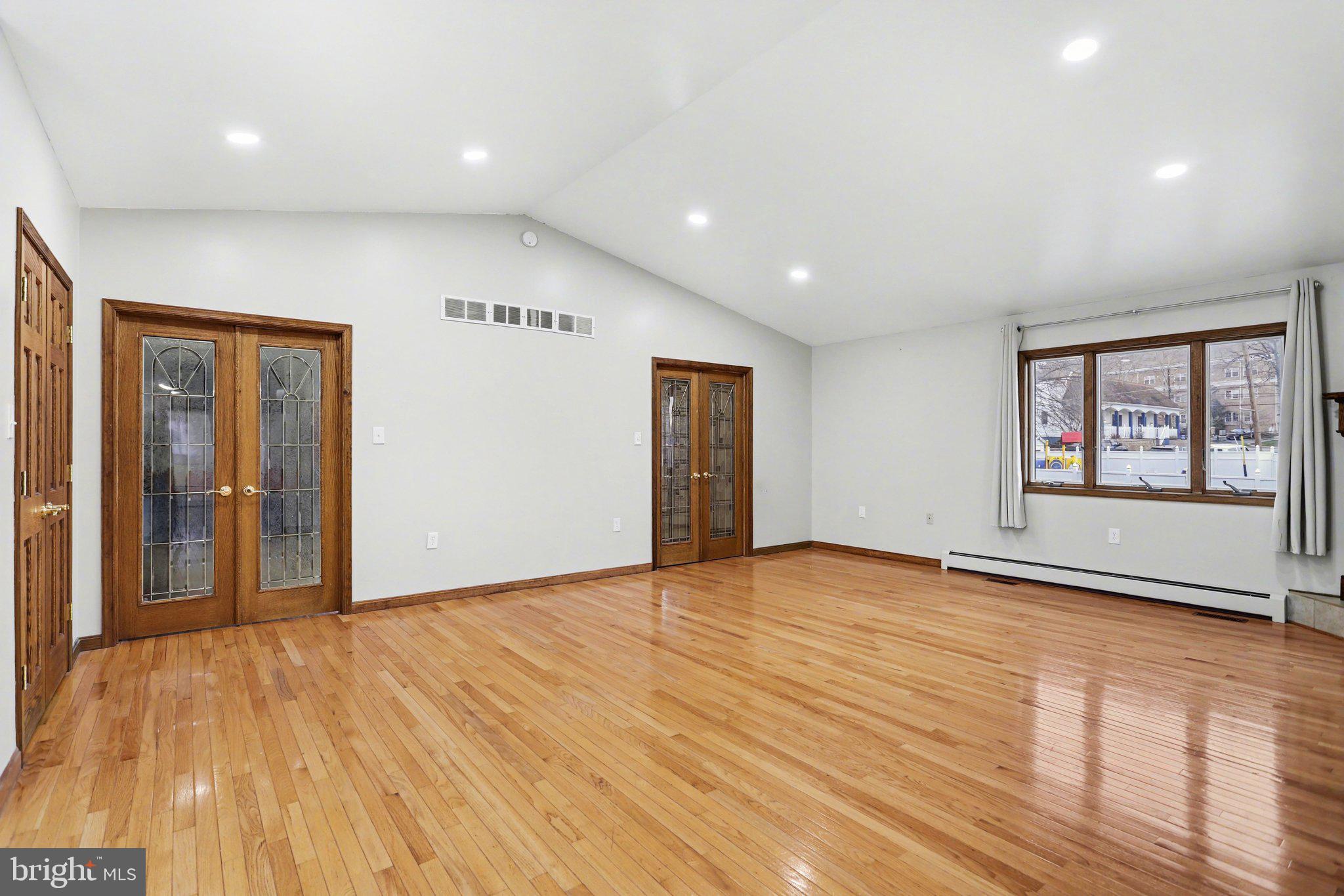 OAKWOOD PARK - Residential