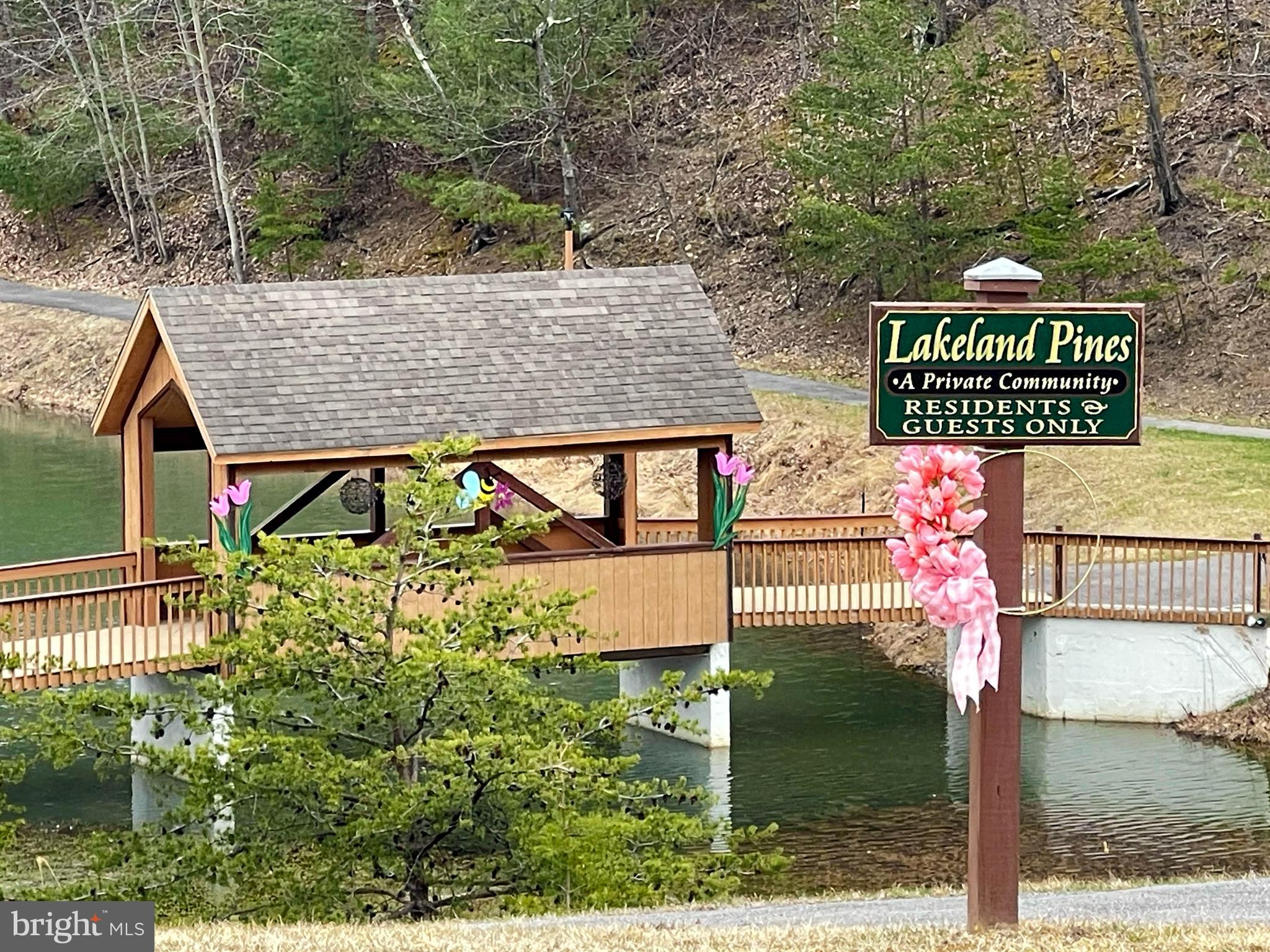 LAKELAND PINES - Residential