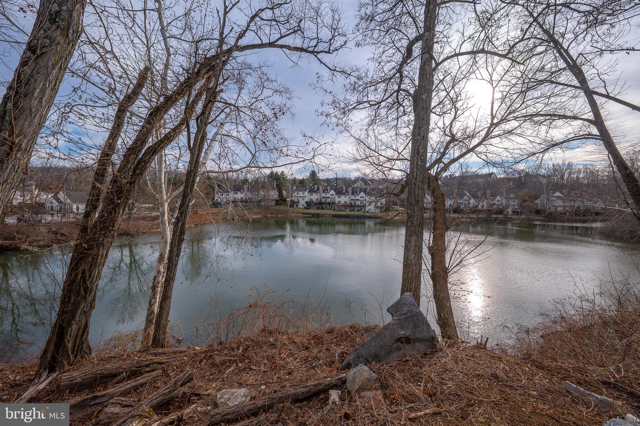 DAYLESFORD LAKE - Residential