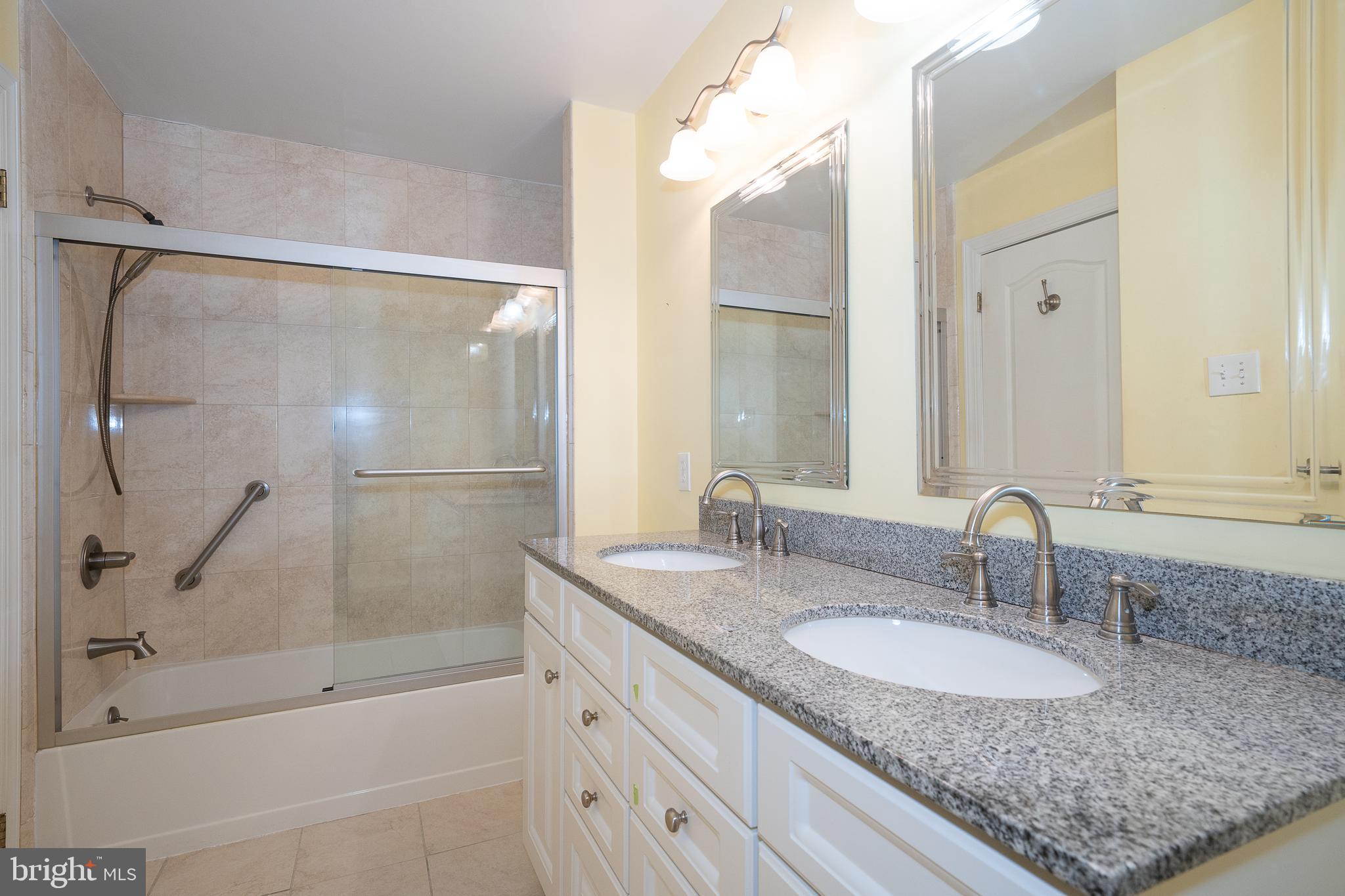 DAYLESFORD LAKE - Residential