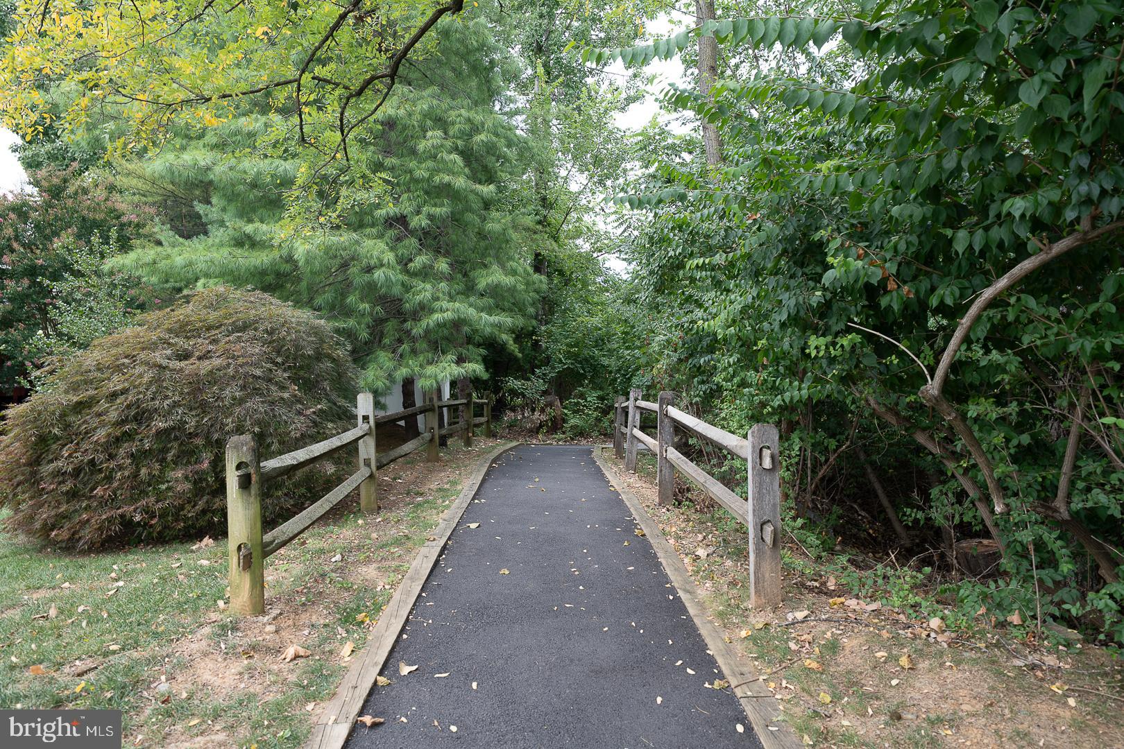 DAYLESFORD LAKE - Residential