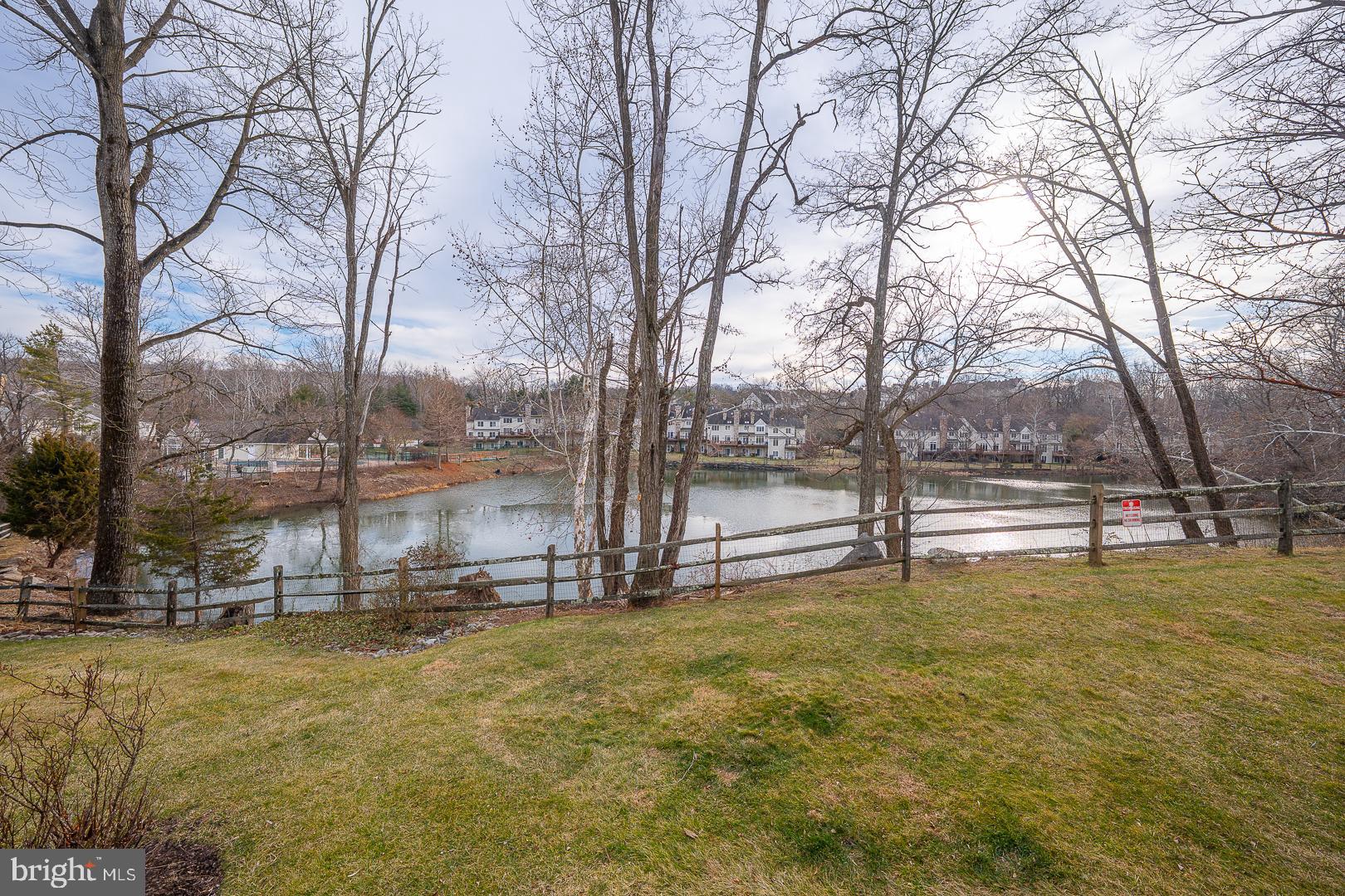 DAYLESFORD LAKE - Residential