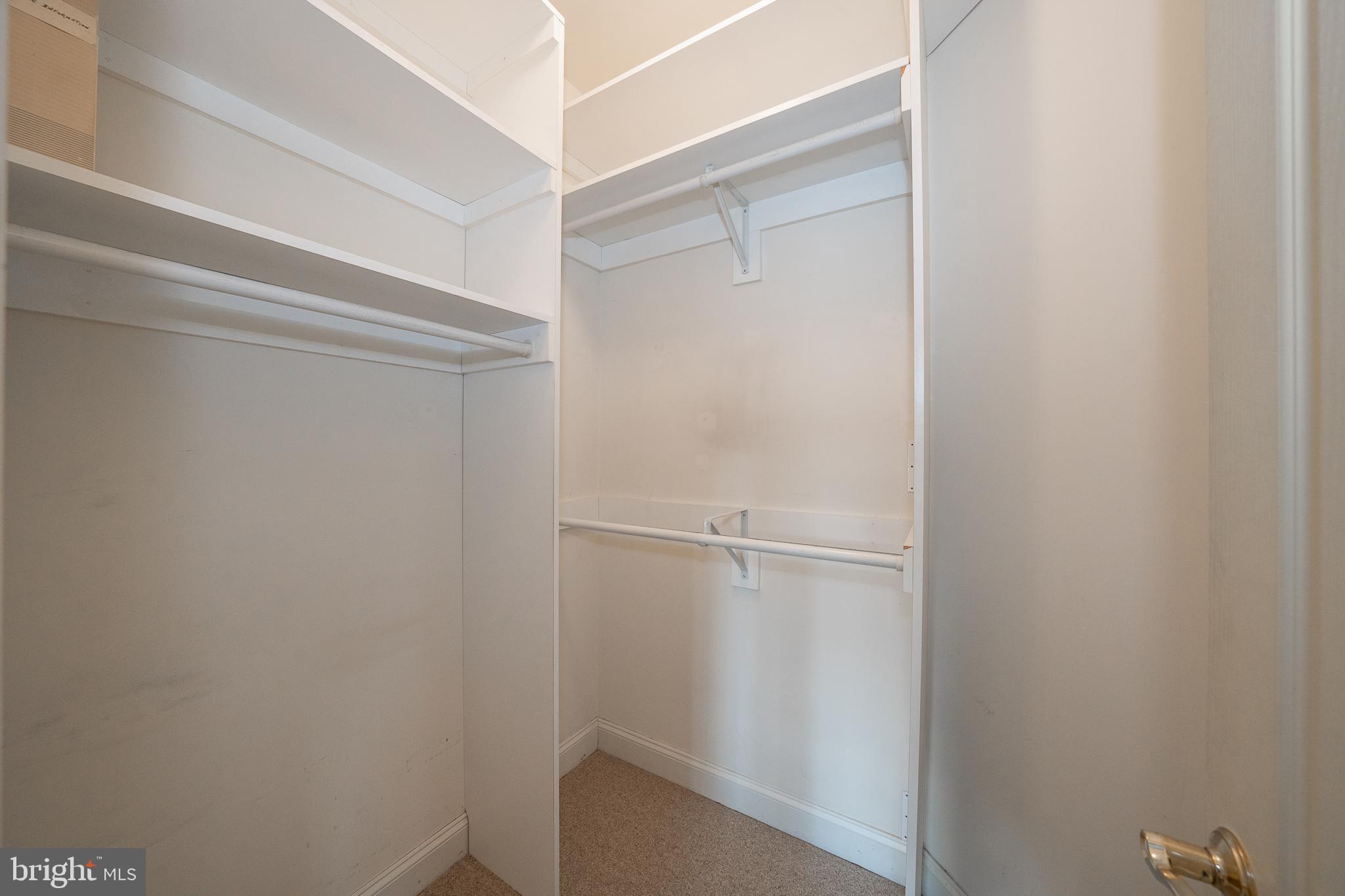 DAYLESFORD LAKE - Residential