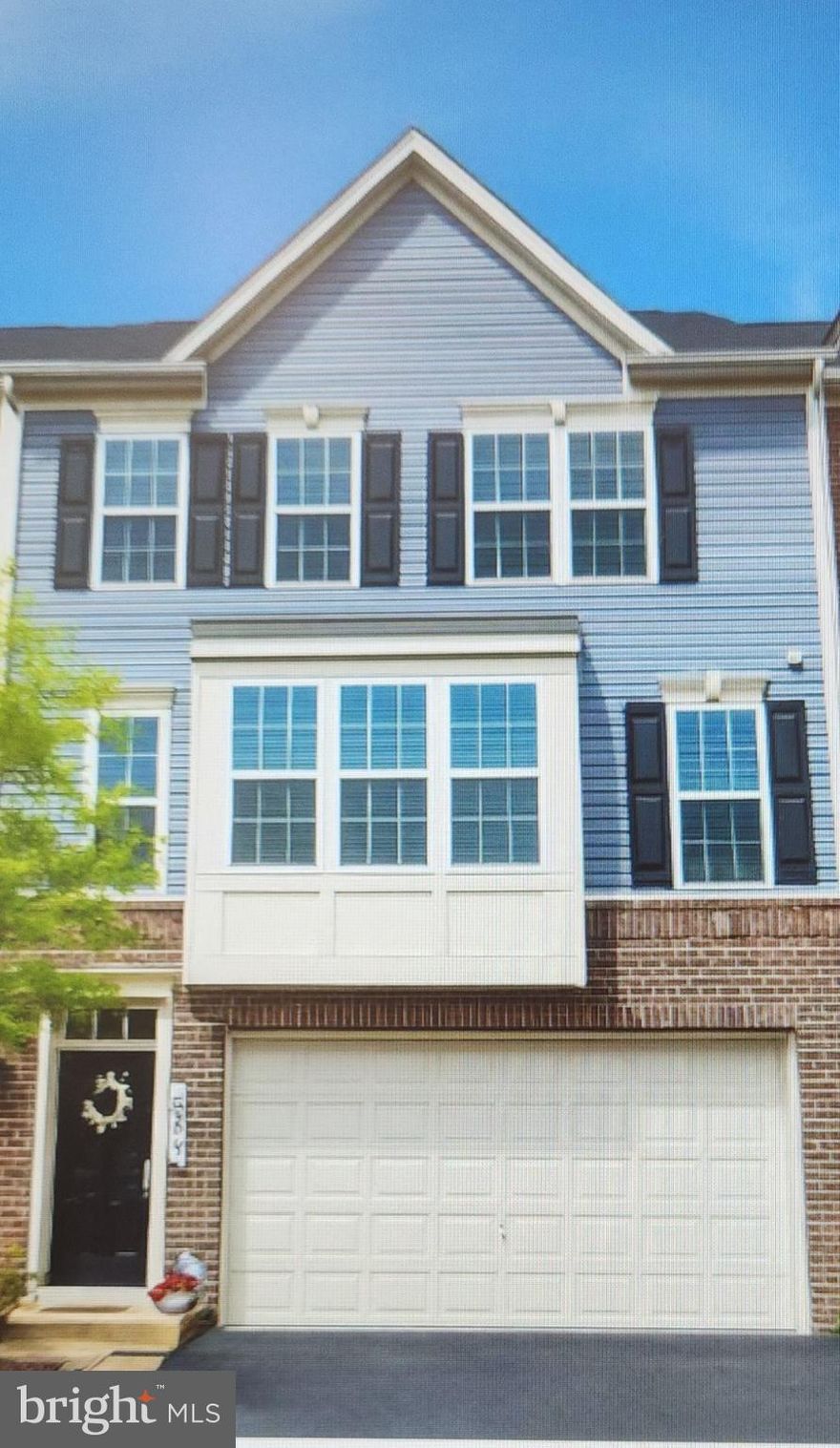 BACK ON THE MARKET  Well Maintained three level Townhouse, only 5 years old, excellent location, fully fenced in yard, ready to move in with a two car garage and a drive way that can take additional two cars.
MOTIVATED SELLER, you don't want to miss this.
Schedule a showing TODAY this will not last long.