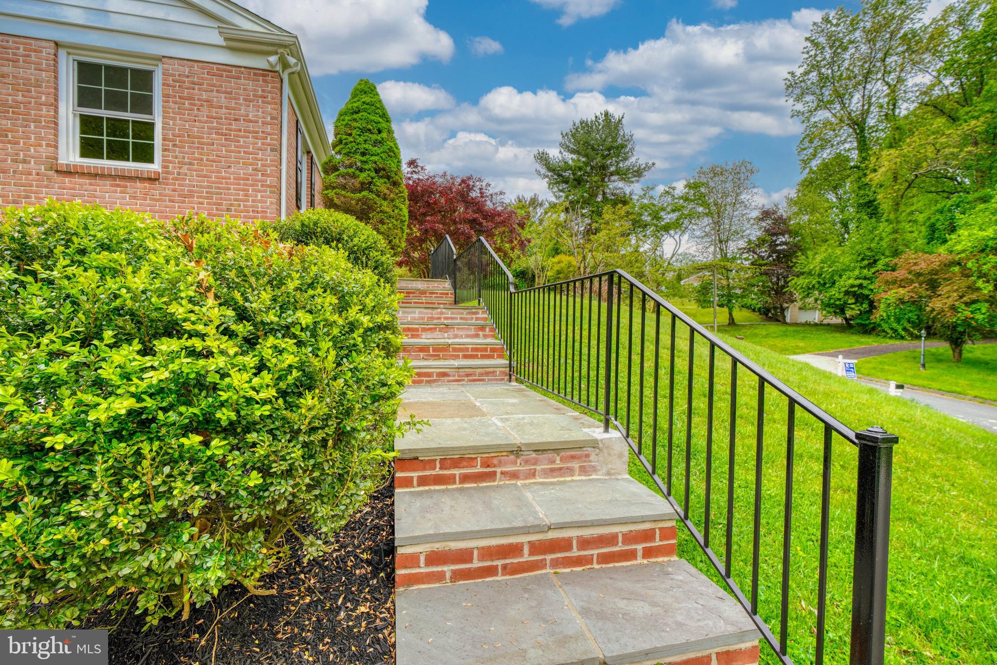 HAMPTON GARDENS - Residential