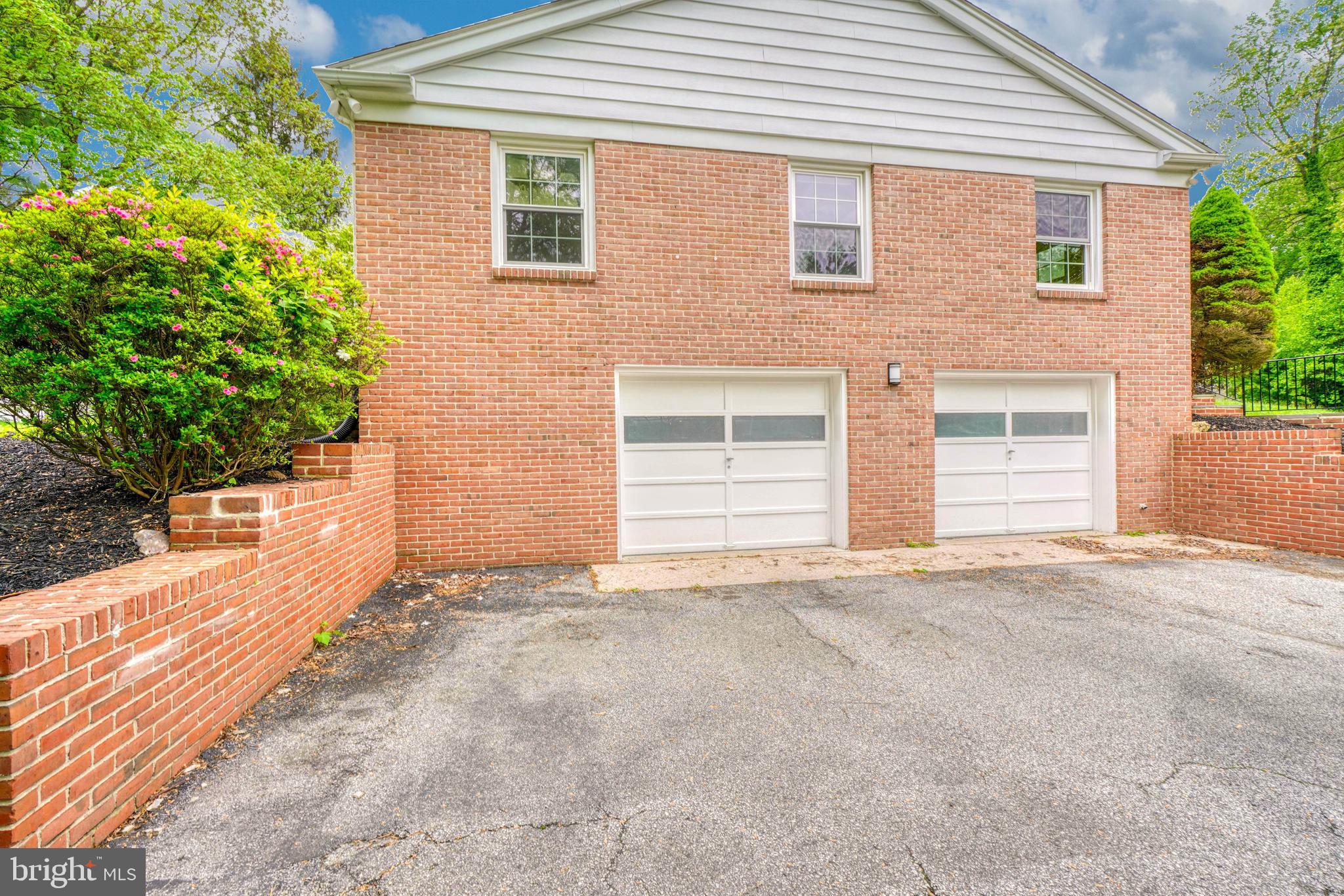 HAMPTON GARDENS - Residential