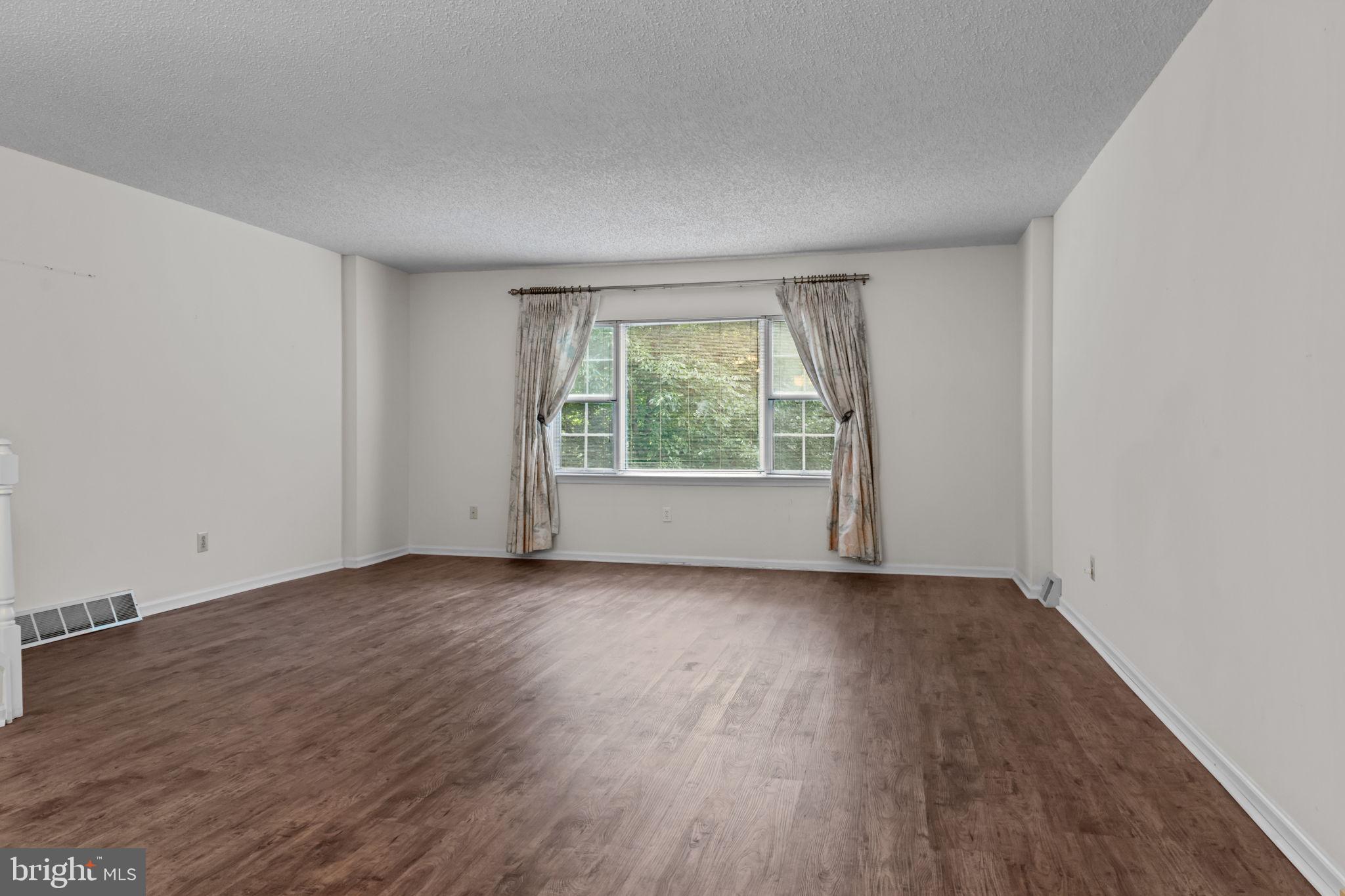 WESTON VILLAGE - Residential