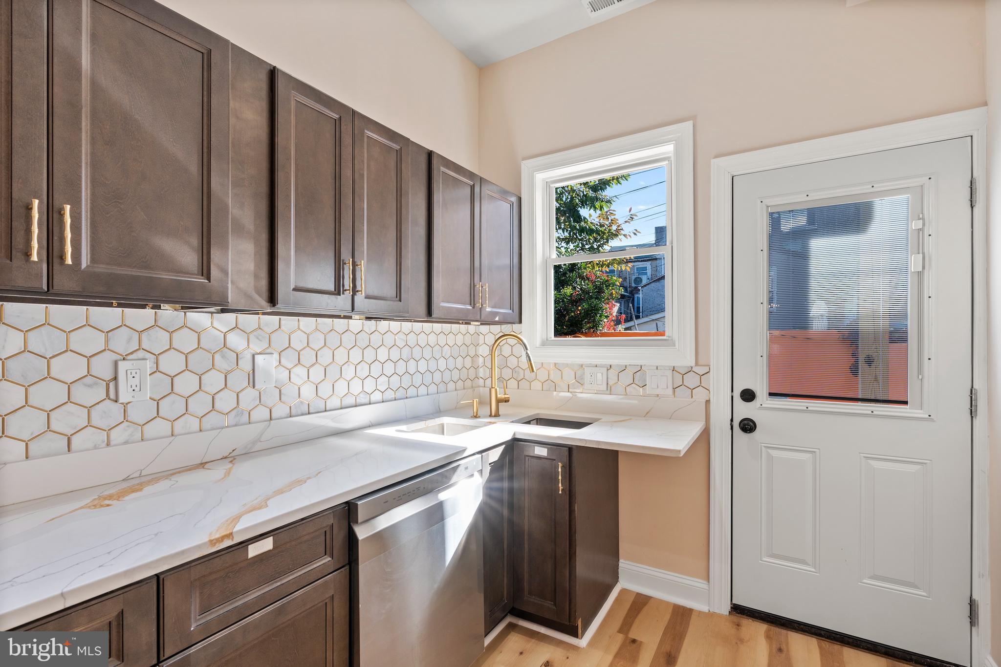 LITTLE ITALY - Residential