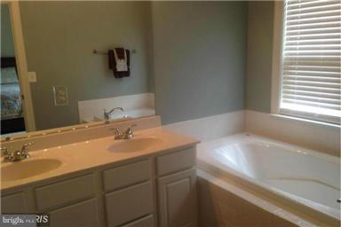 BLOOMS MILL - Residential Lease