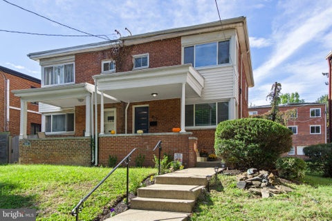 Photo of 207 Hawaii Avenue NE, WASHINGTON, DC 20011 (MLS # DCDC2282798)