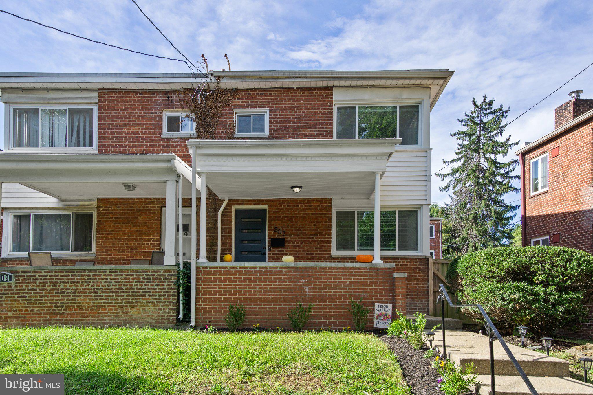 207 HAWAII AVENUE NE
