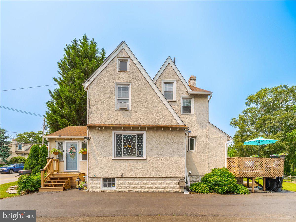 1086 EDGE HILL ROAD