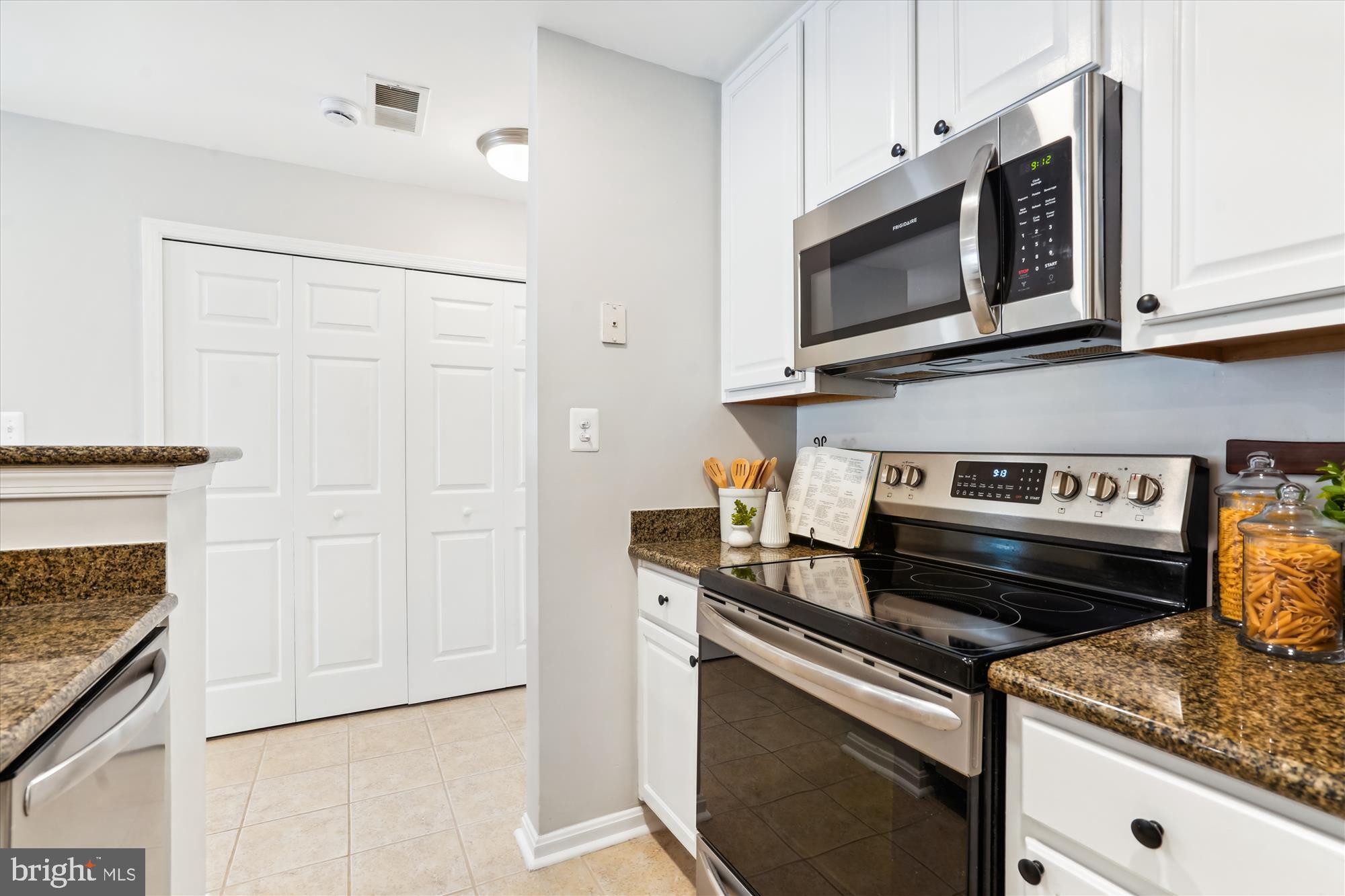 THE FOUR WINDS AT OAKTON - Residential