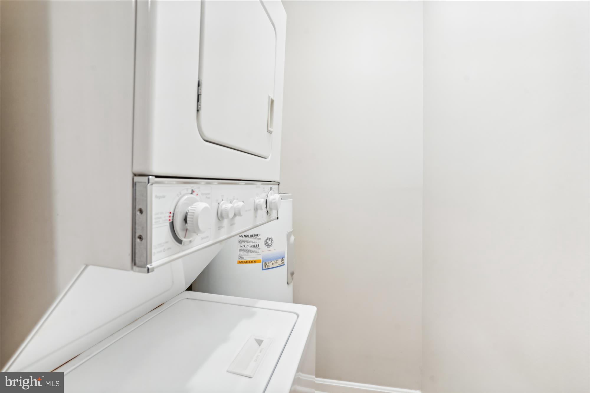 THE FOUR WINDS AT OAKTON - Residential